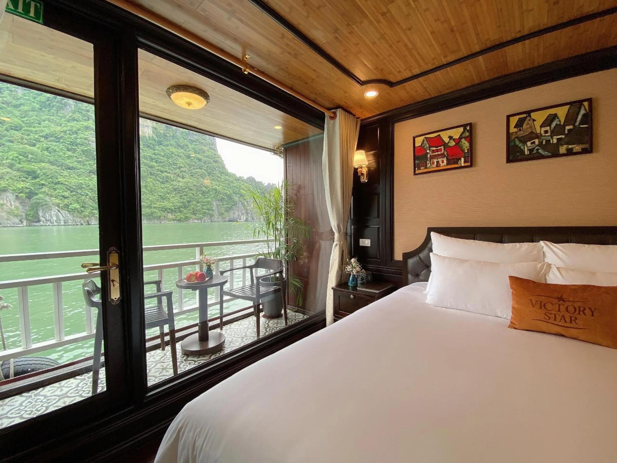 Balcony/Terrace, Bed in Victory Star Cruise