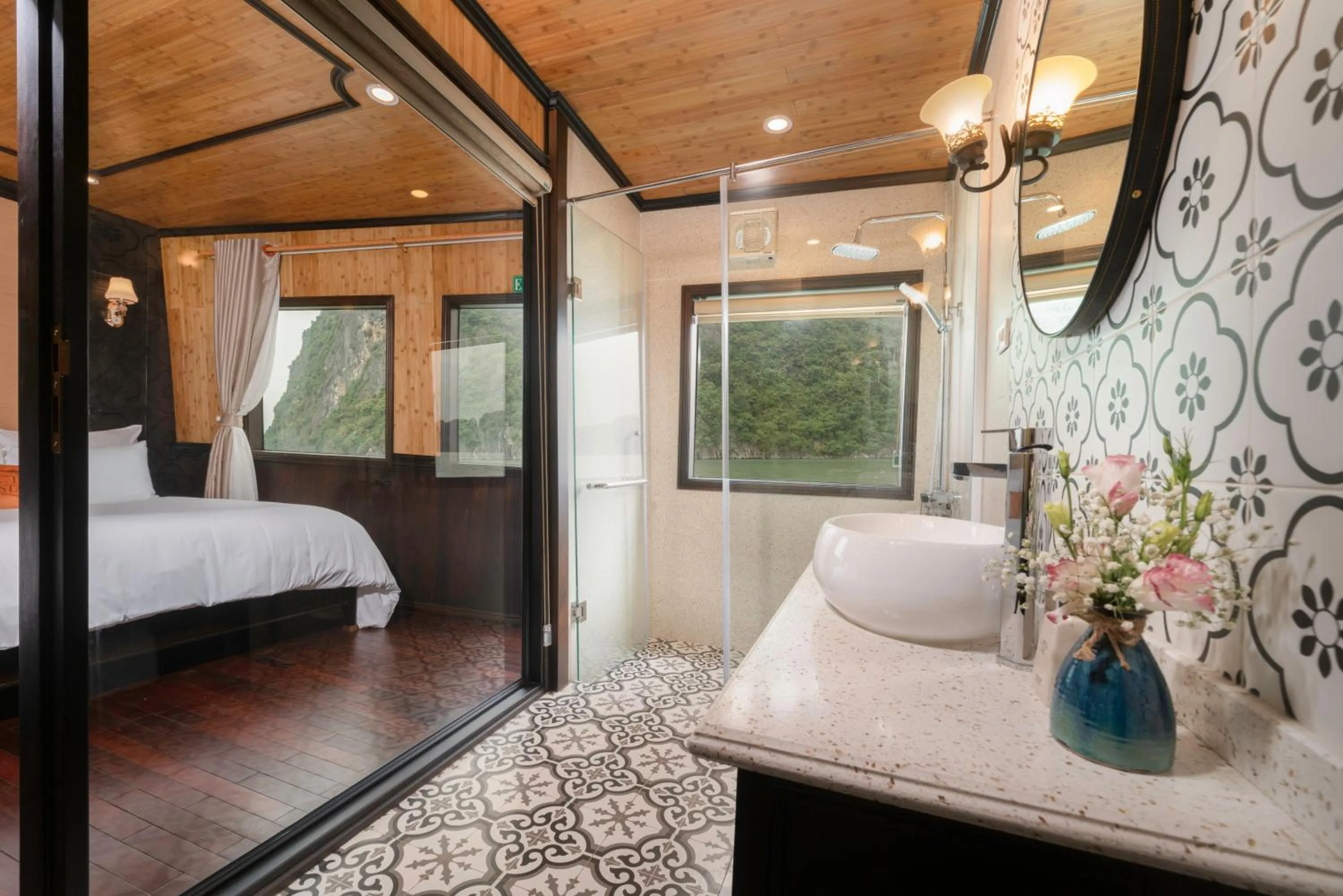 Toilet, Bed in Victory Star Cruise