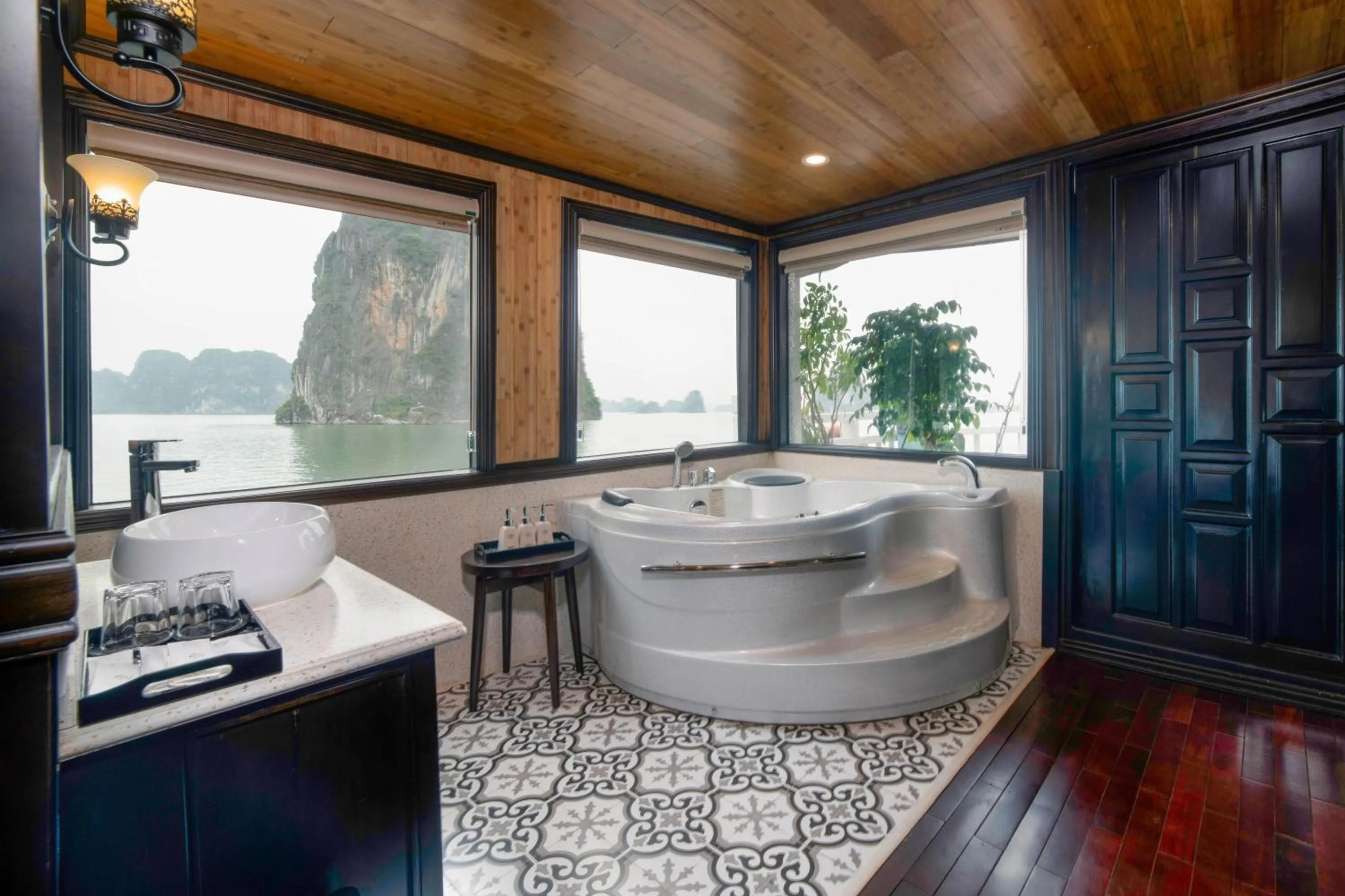 Hot Tub in Victory Star Cruise