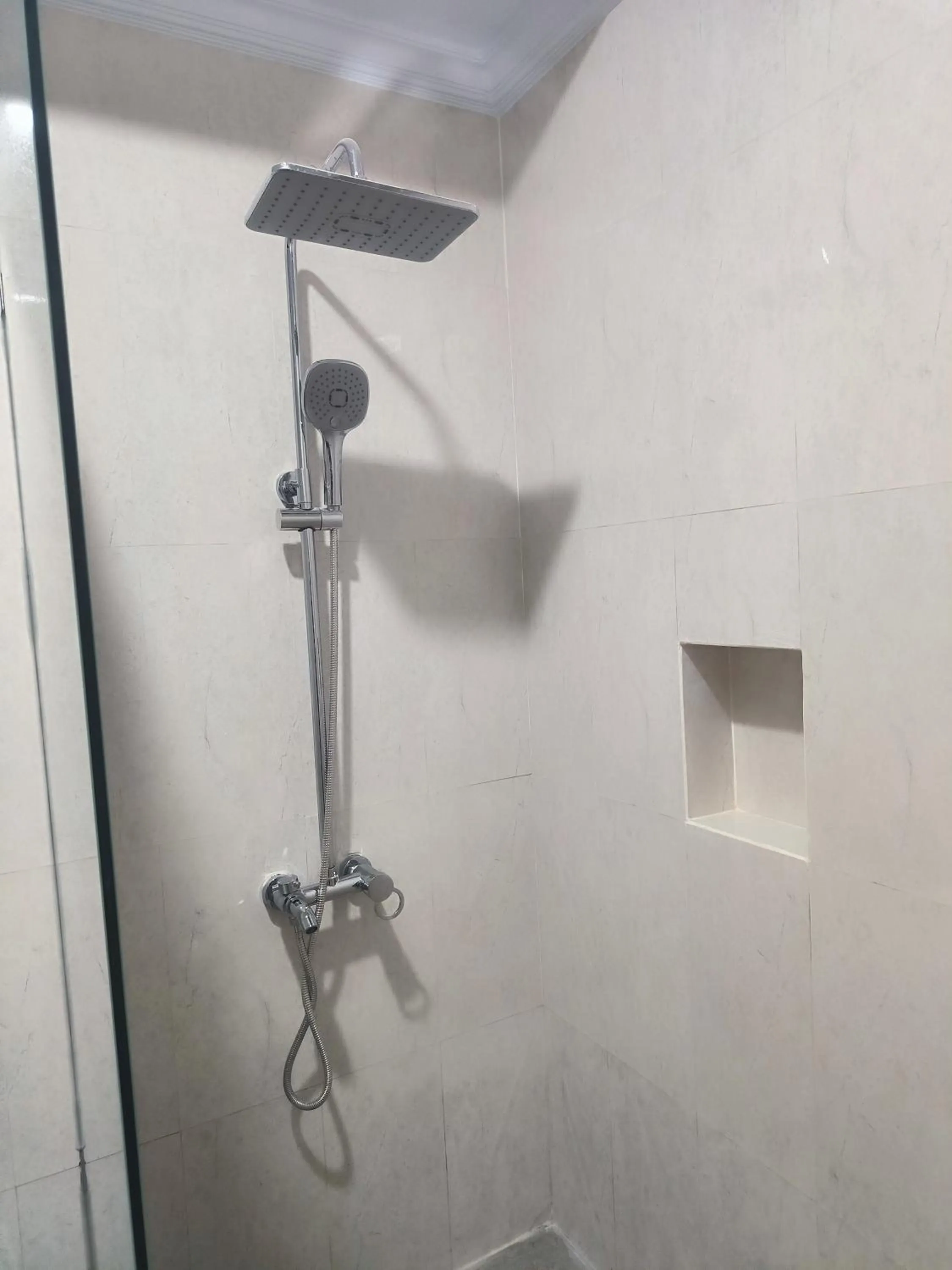 Shower in Arsa Homestay & Spa