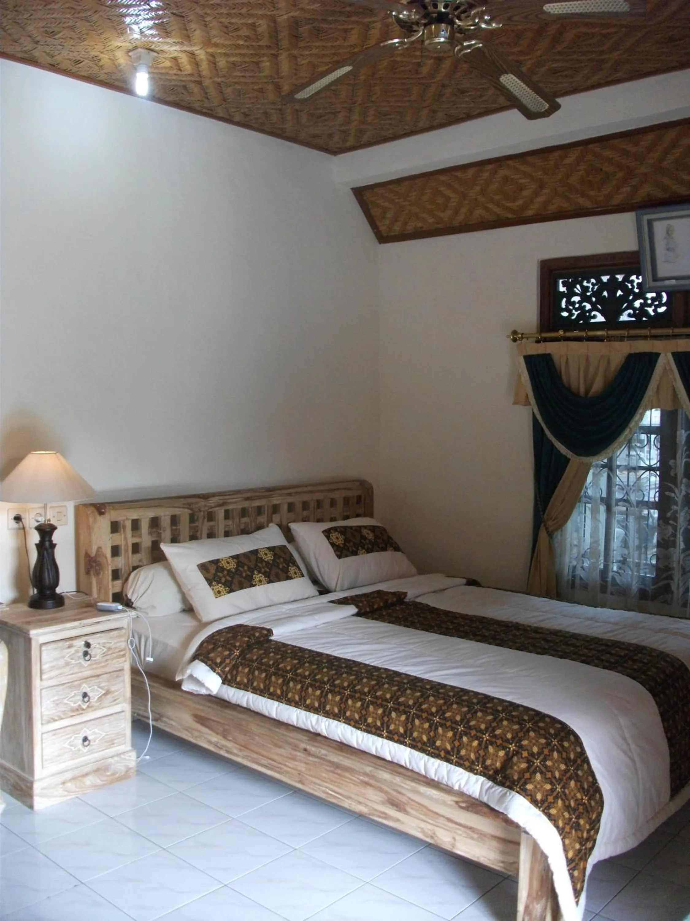 Shower, Bed in Arsa Homestay & Spa