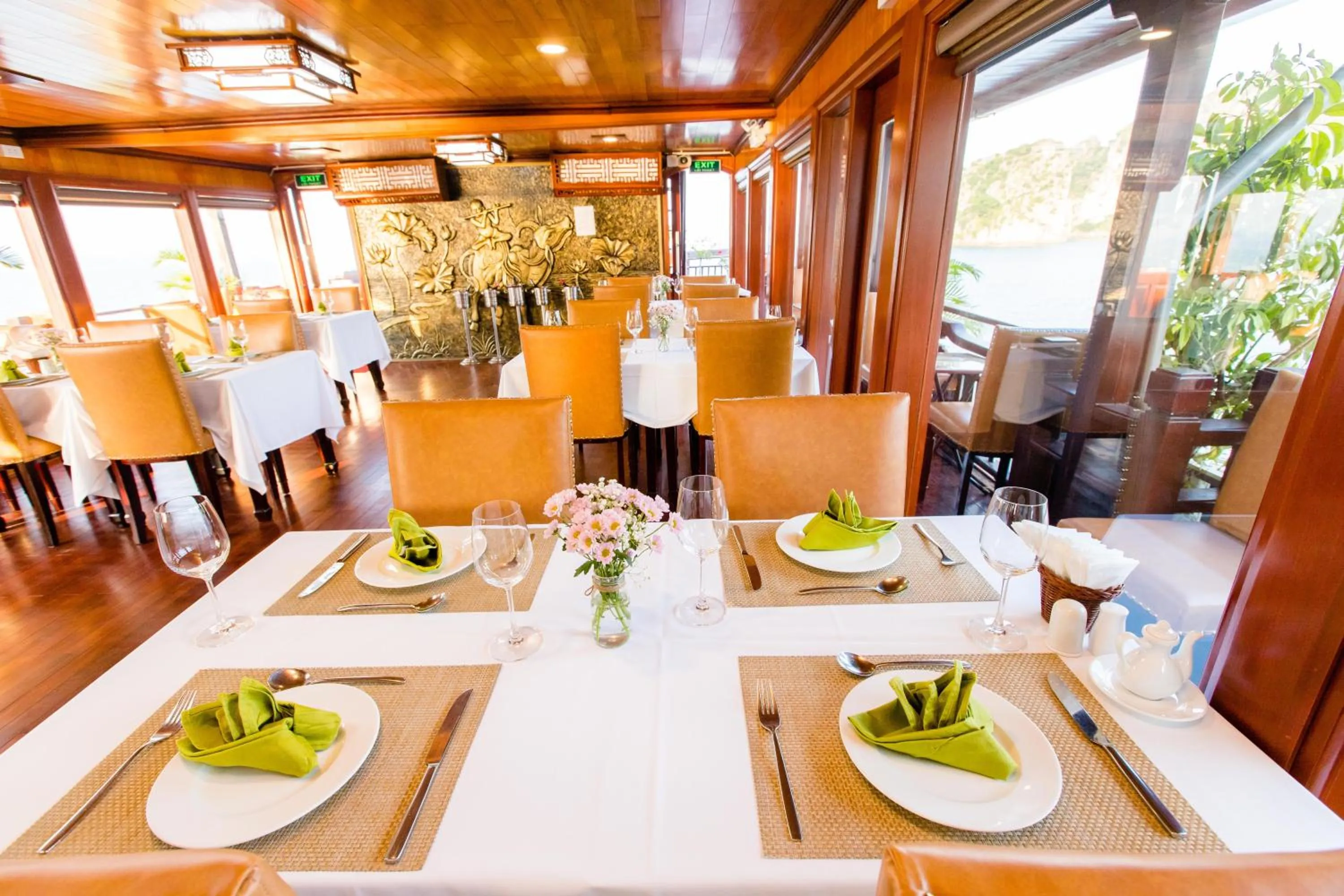 Restaurant/places to eat in Victory Cruise