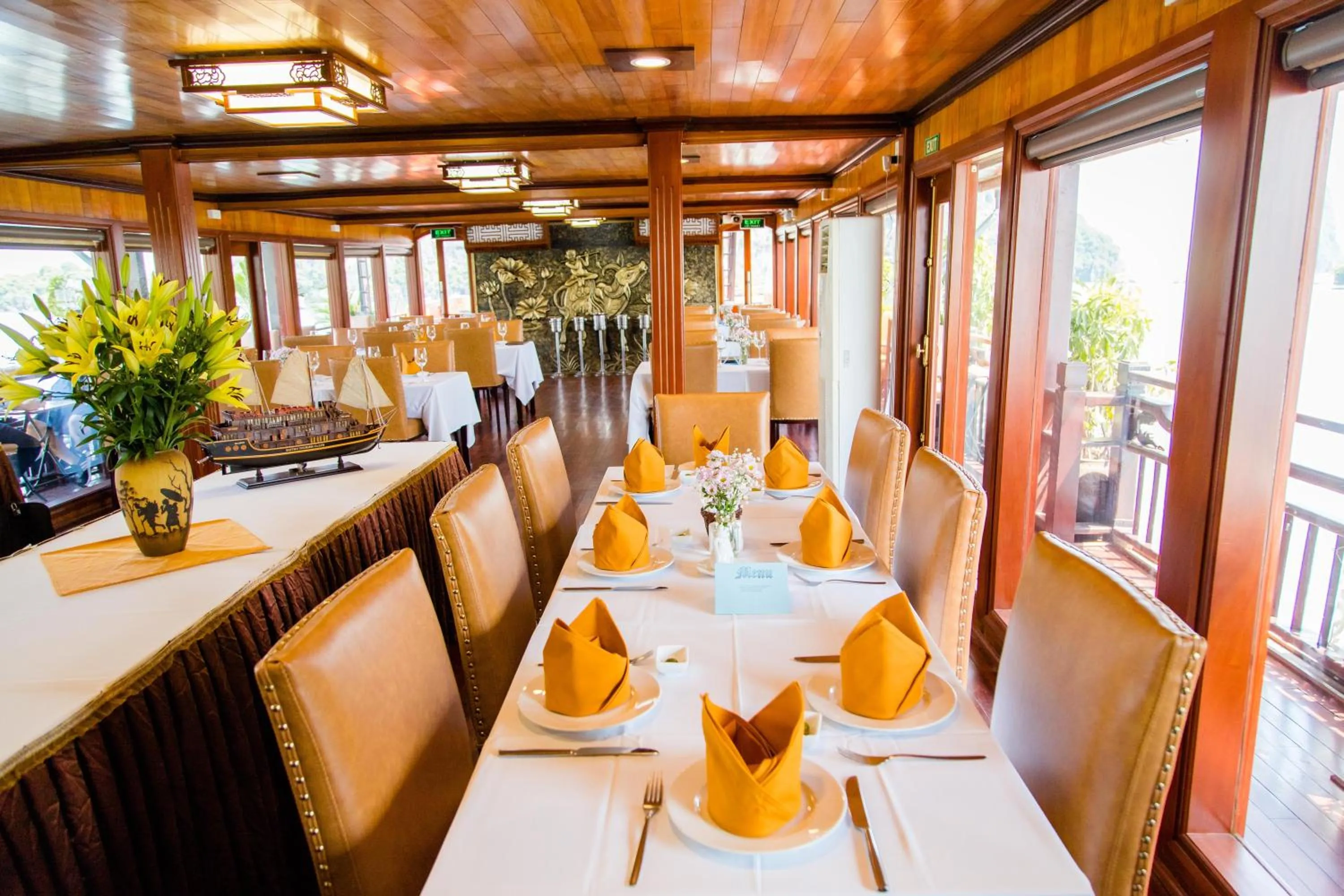 Restaurant/places to eat in Victory Cruise