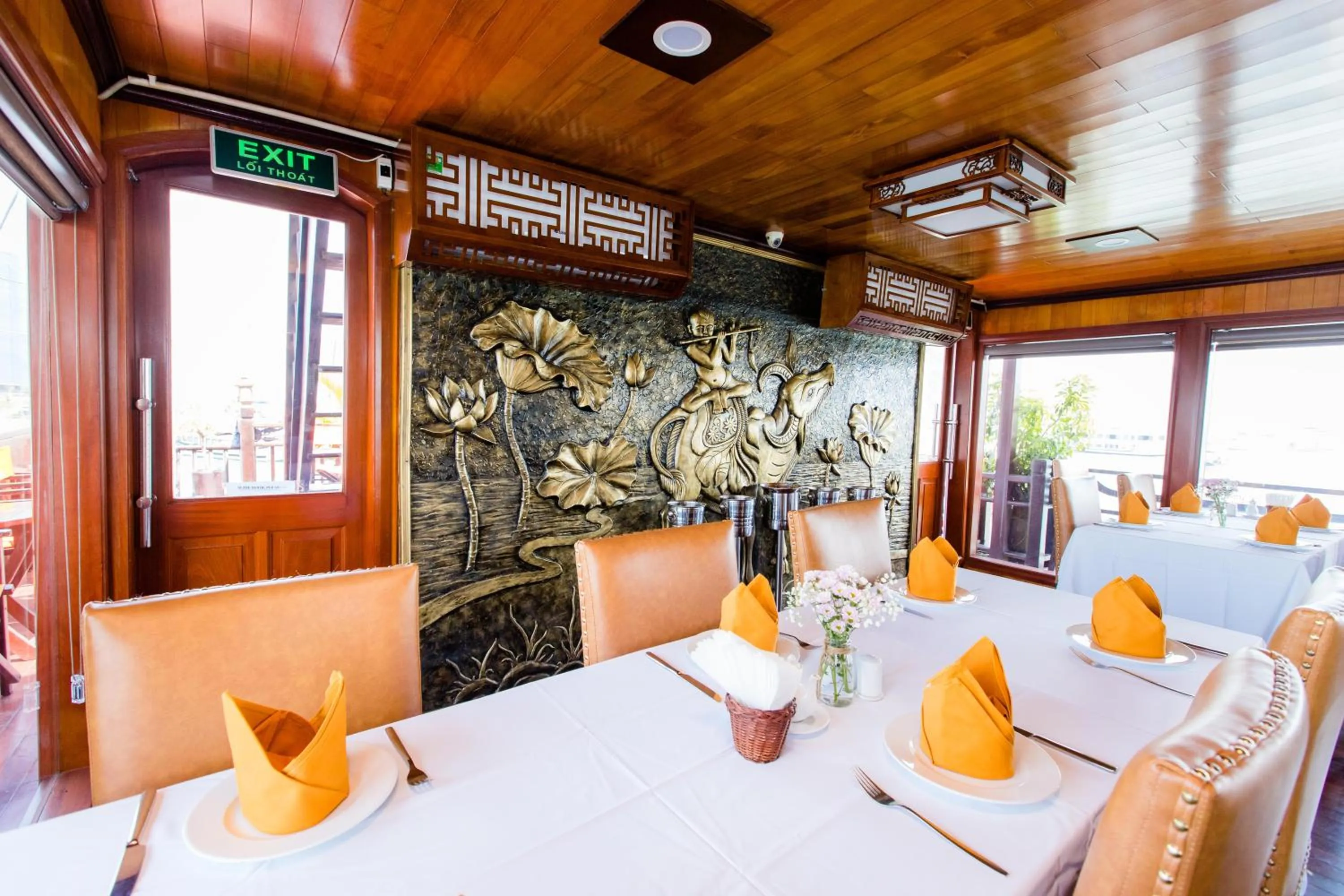 Restaurant/places to eat in Victory Cruise