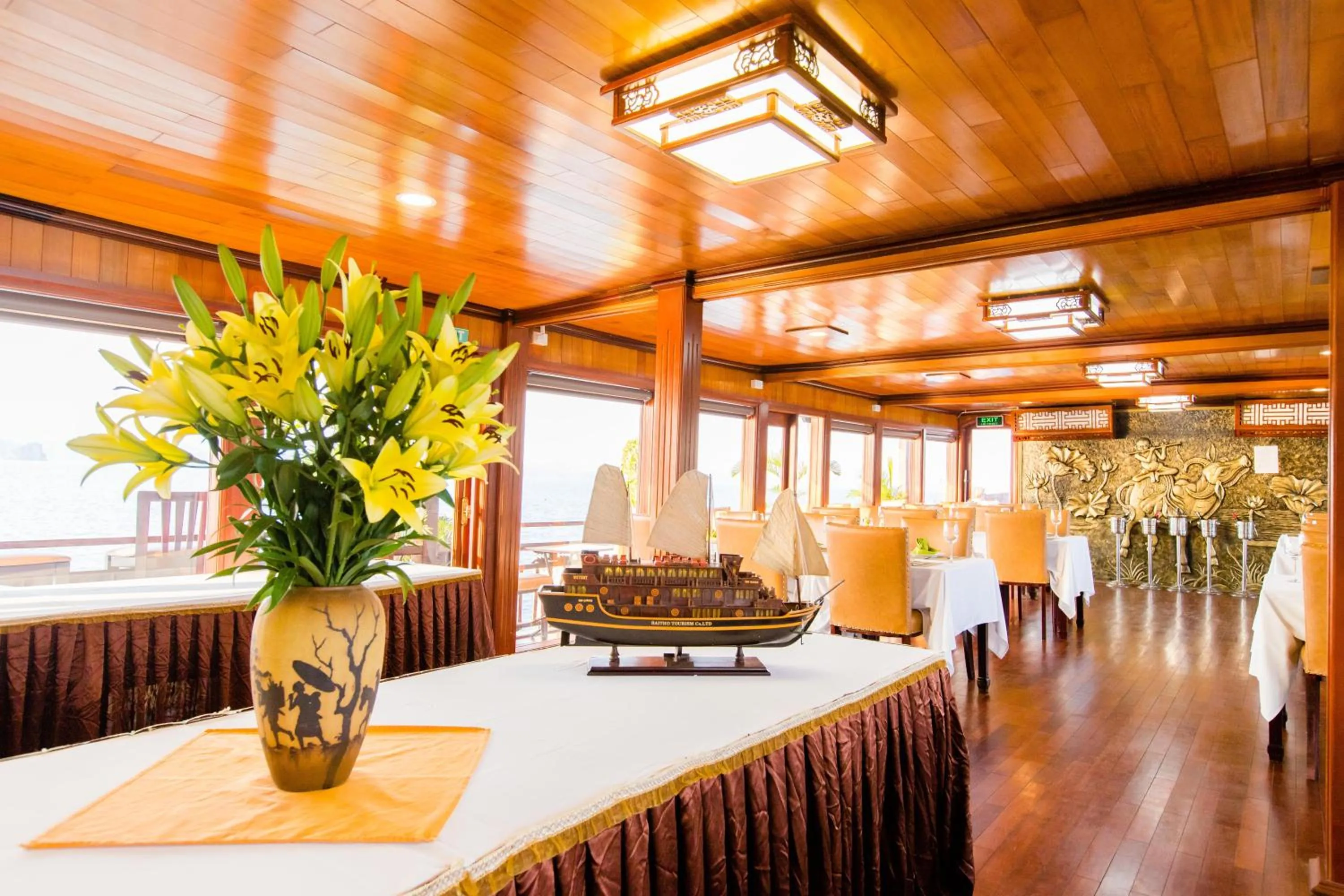 Restaurant/places to eat in Victory Cruise