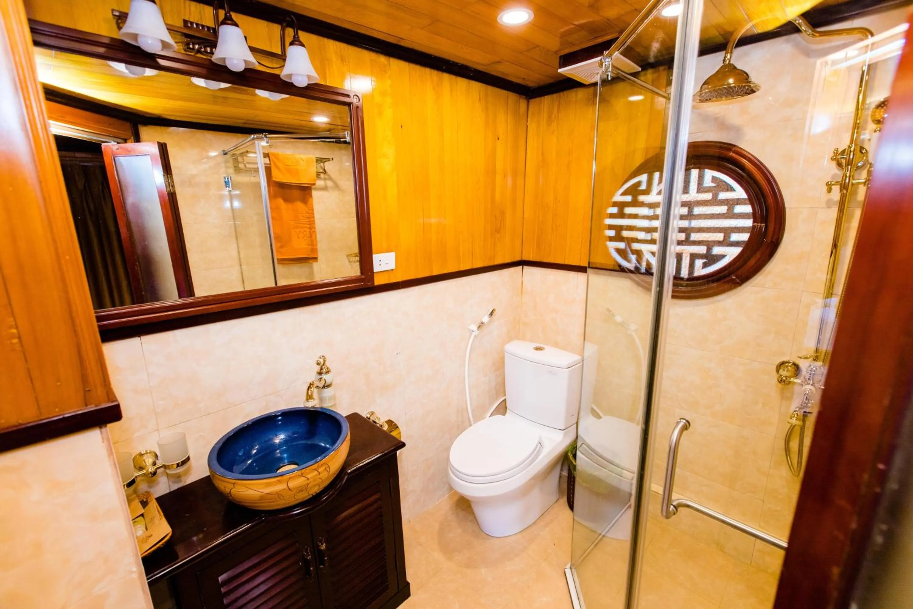 Bathroom in Victory Cruise