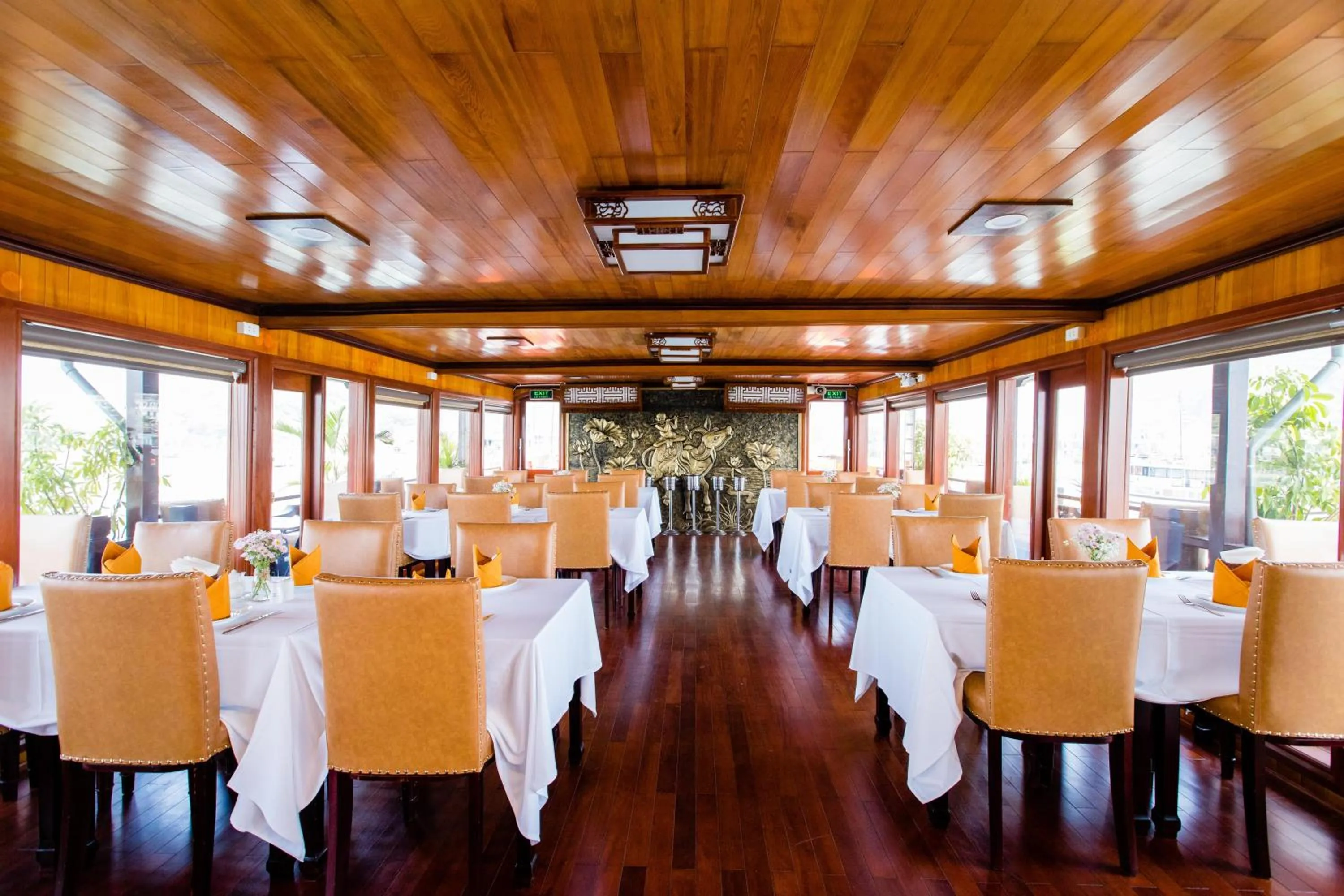 Restaurant/places to eat in Victory Cruise