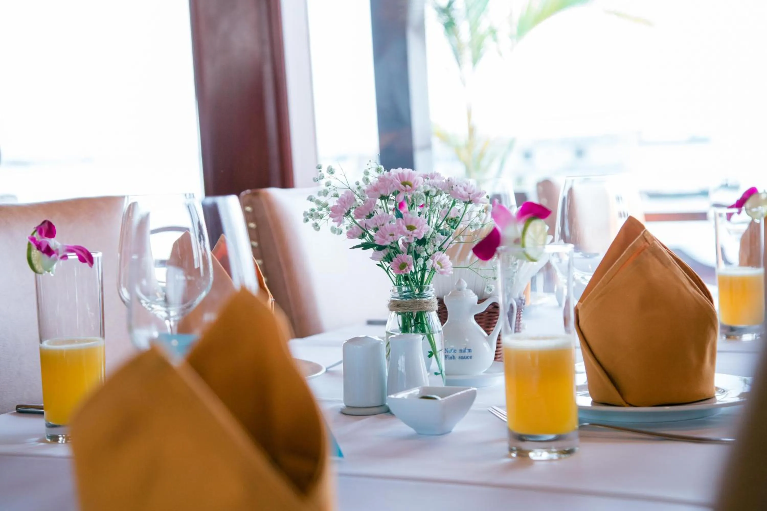 Restaurant/places to eat in Victory Cruise