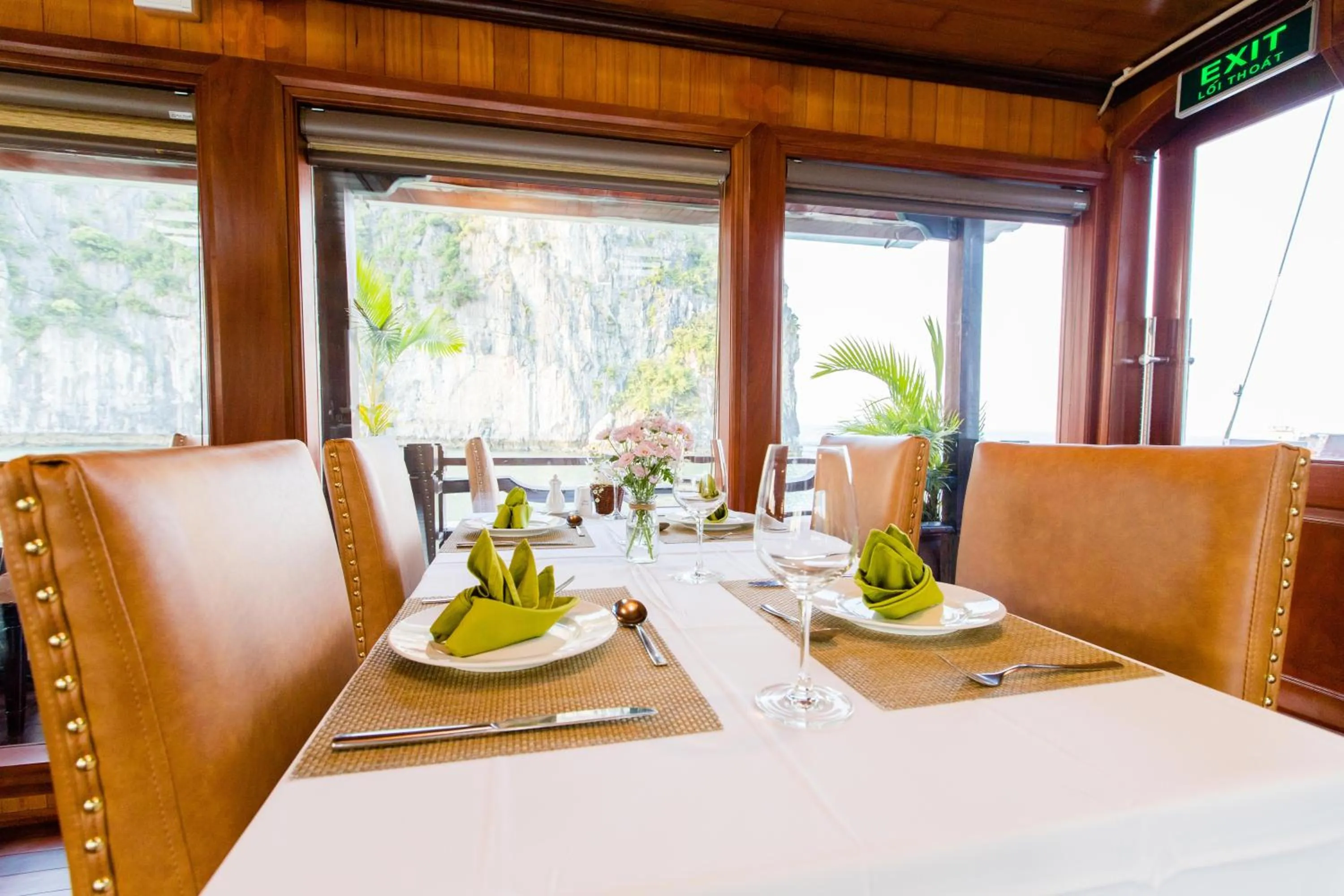 Restaurant/places to eat in Victory Cruise