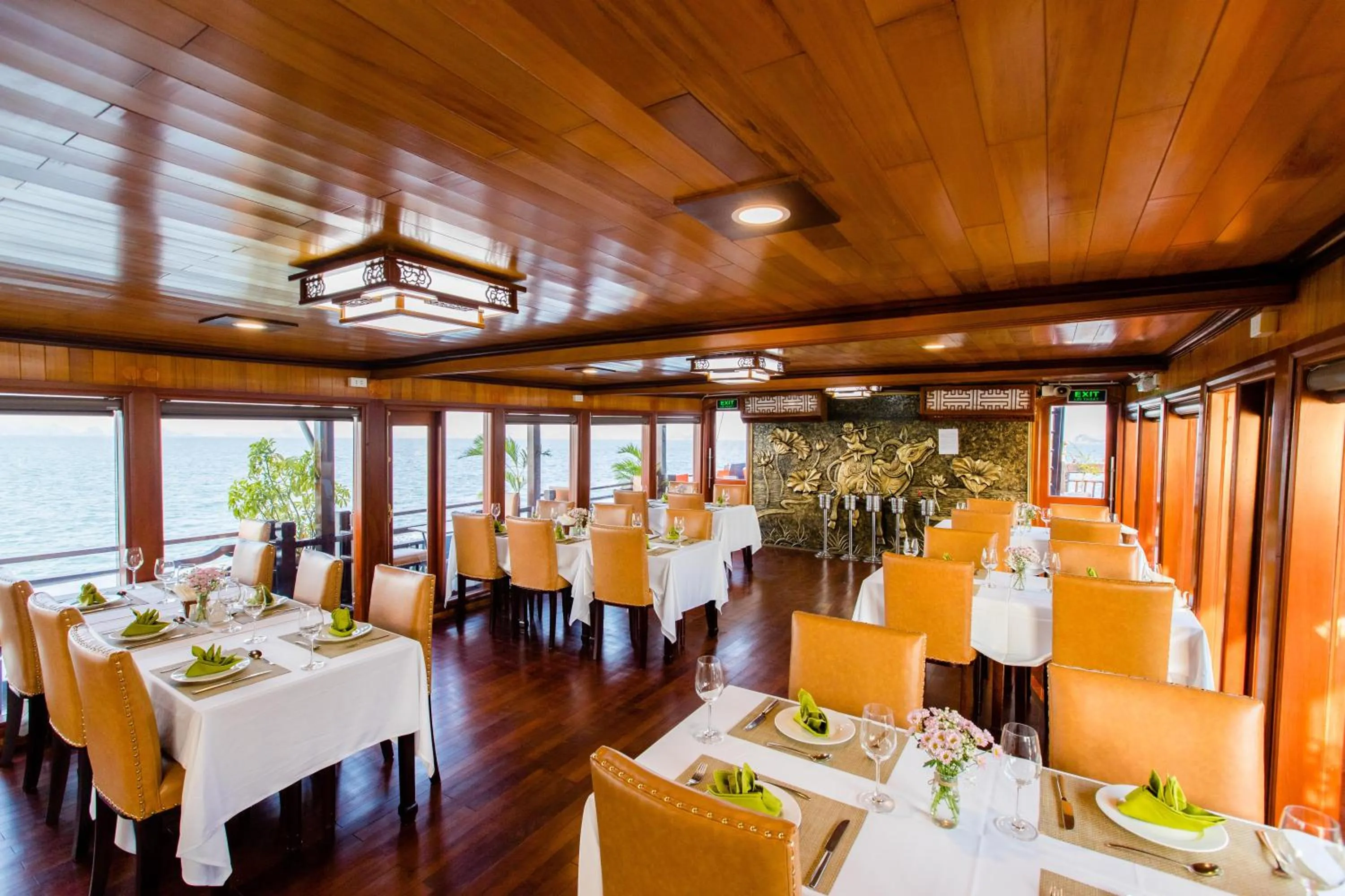 Restaurant/places to eat in Victory Cruise