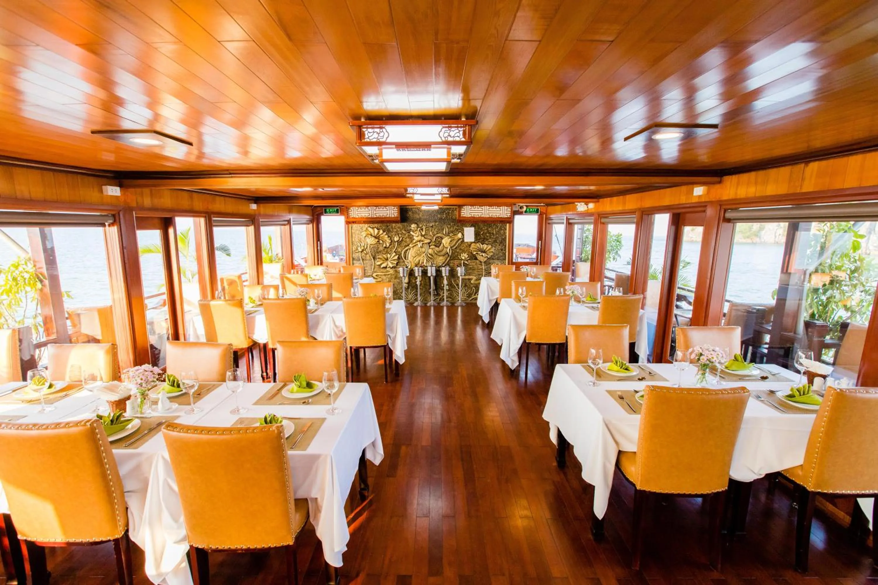 Restaurant/places to eat in Victory Cruise