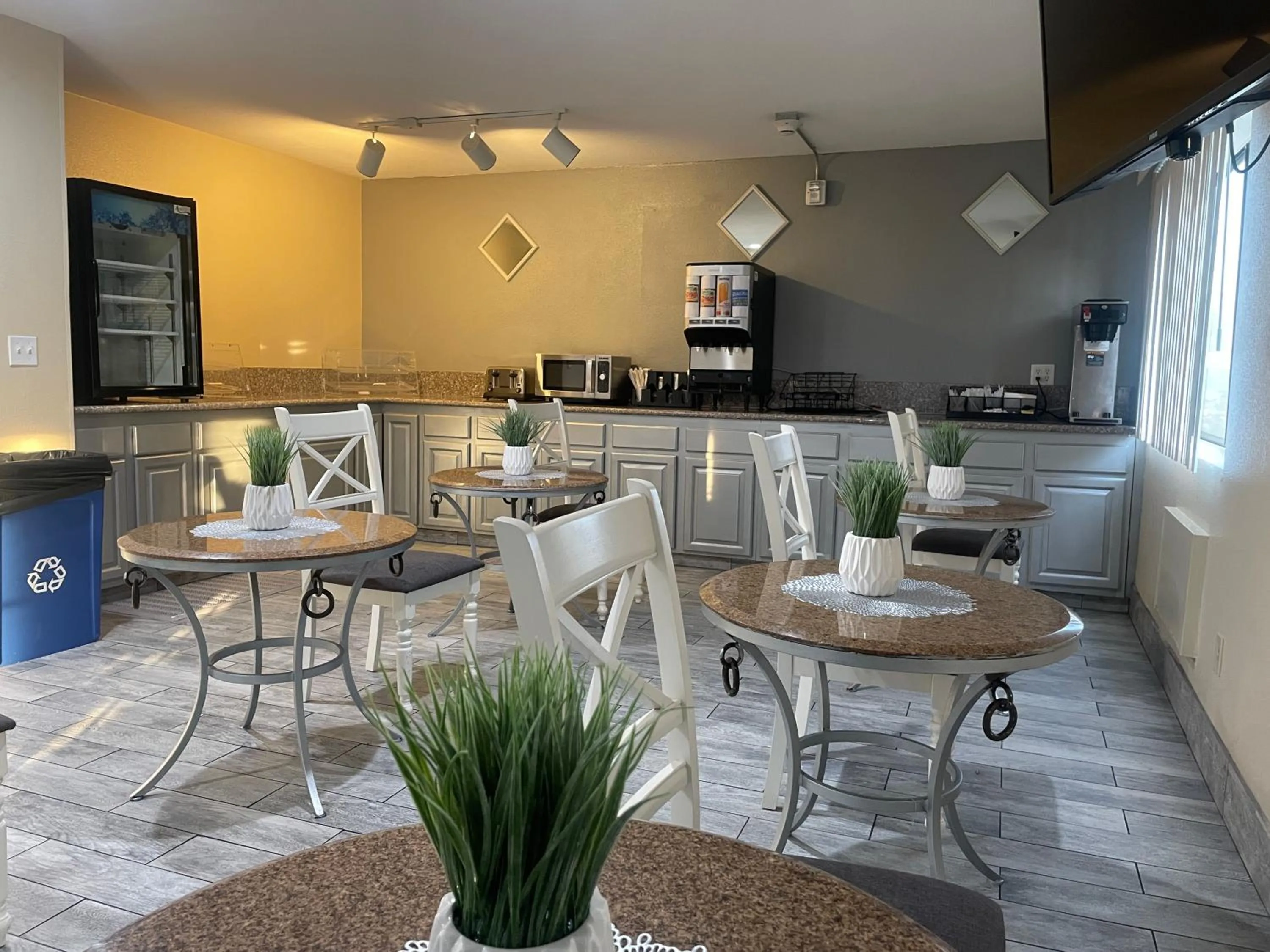 Breakfast in Sutter Inn