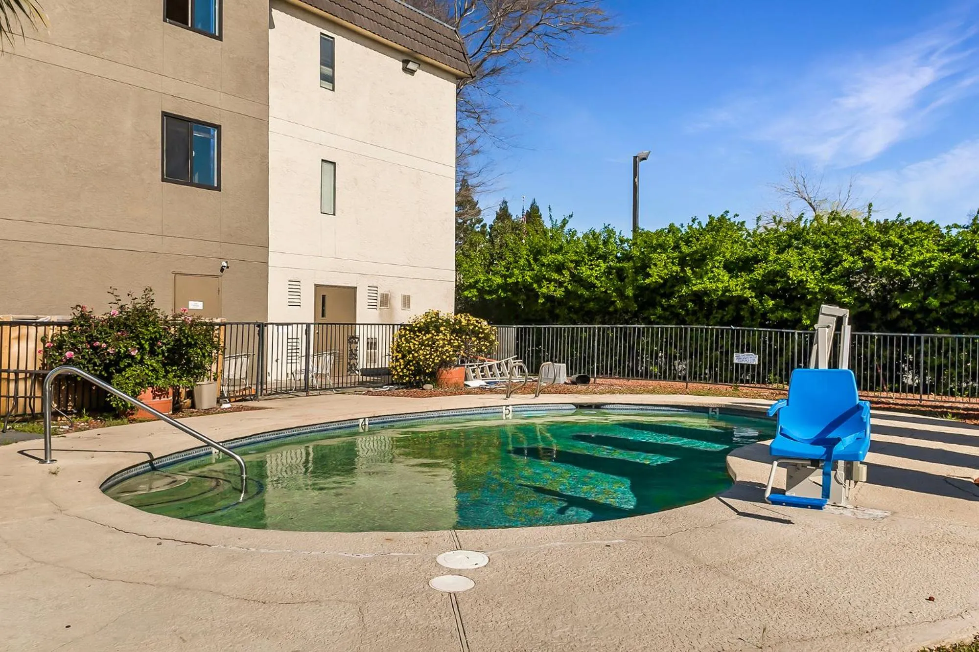 Pool view in Sutter Inn
