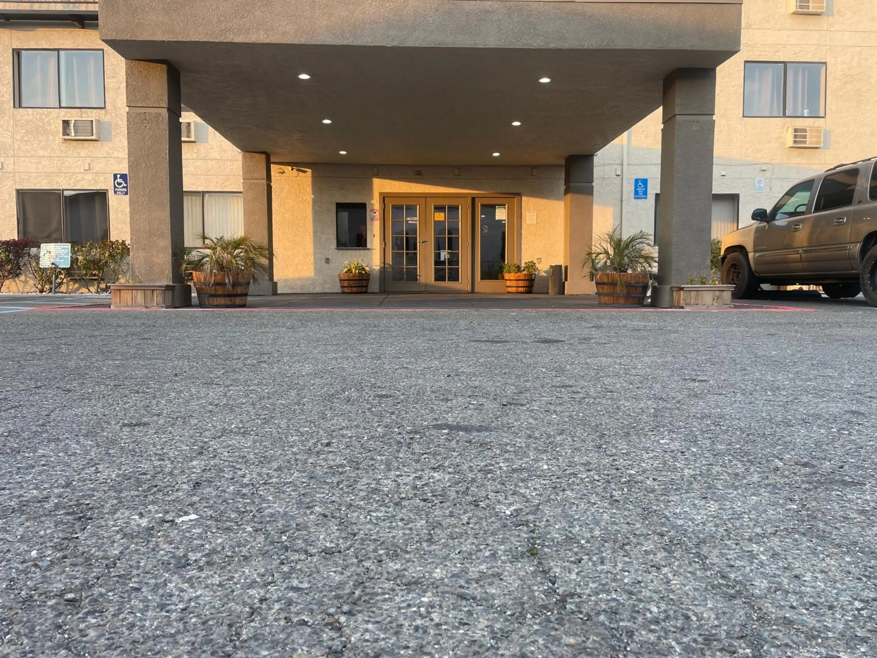 Facade/entrance in Sutter Inn