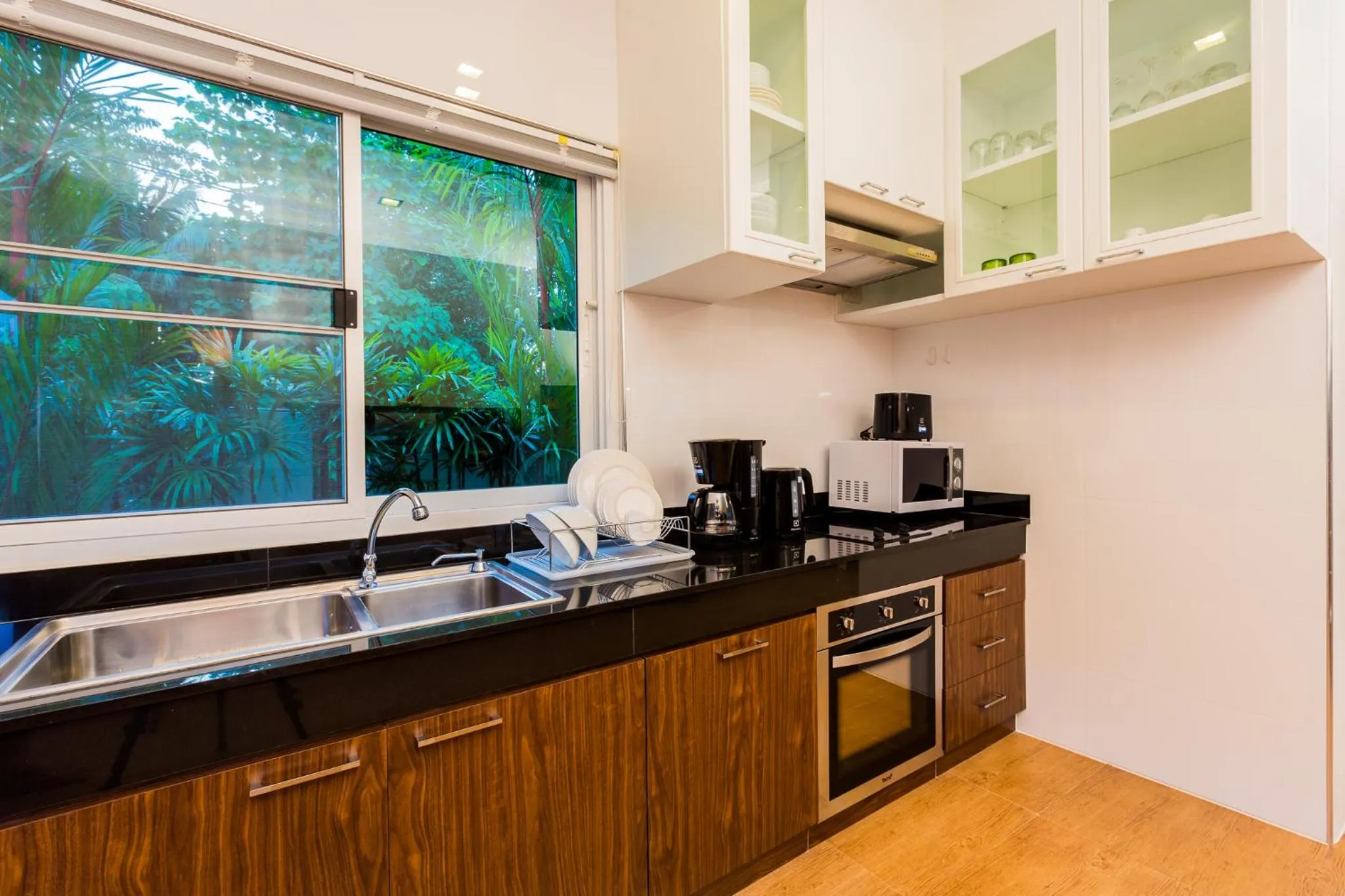 Kitchen or kitchenette in Irawan House