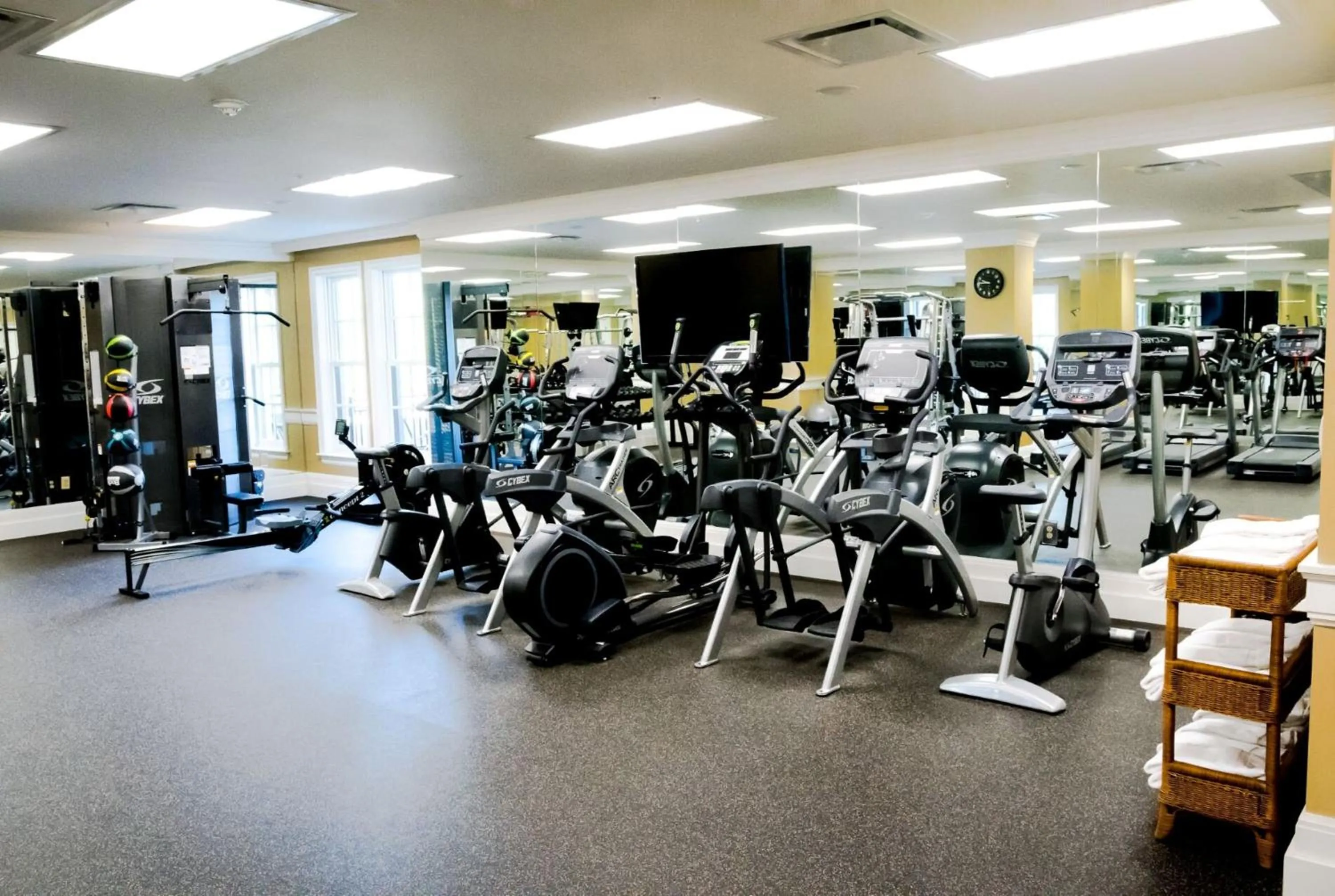 Fitness centre/facilities in Royal Park Hotel