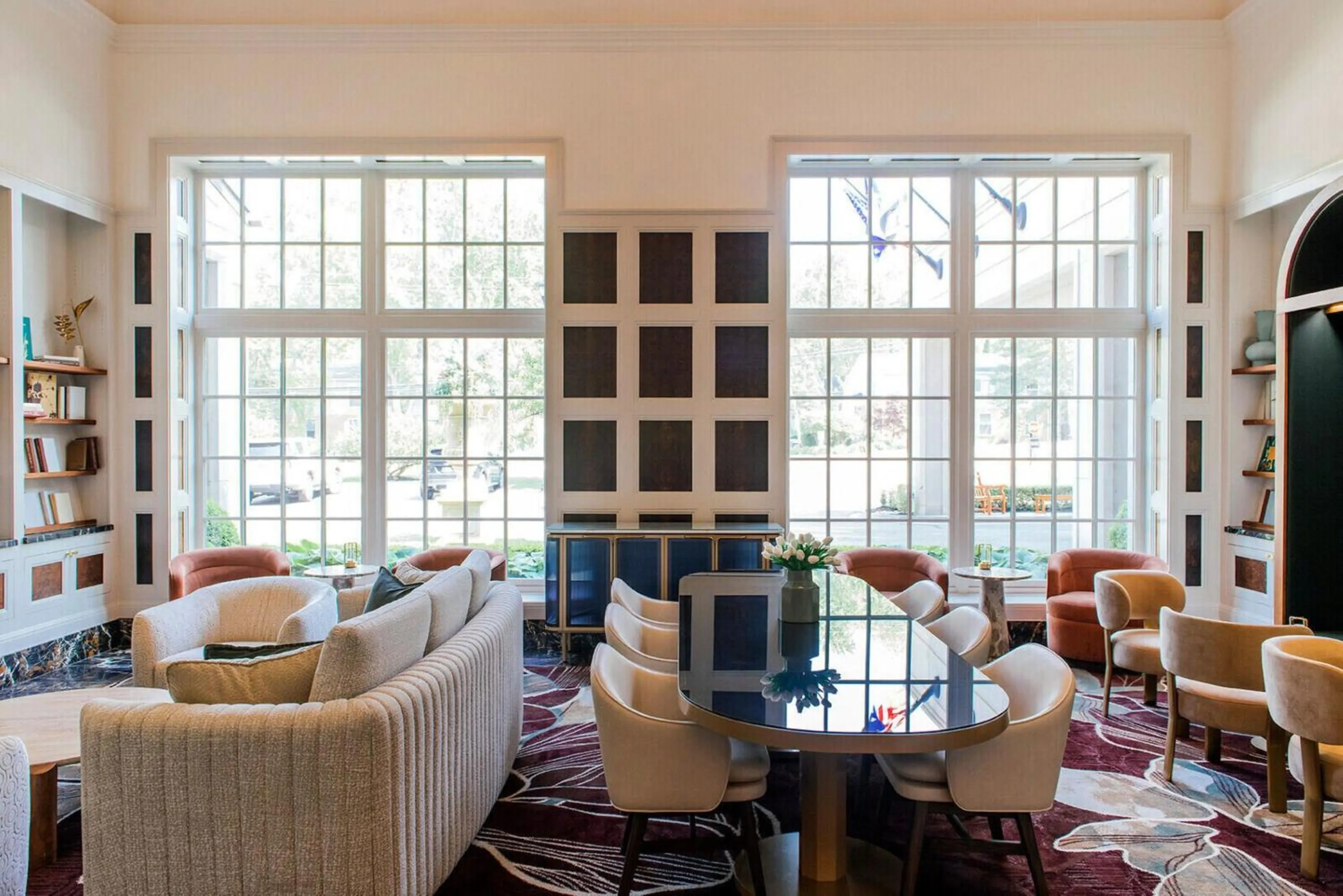 Communal lounge/ TV room in Royal Park Hotel