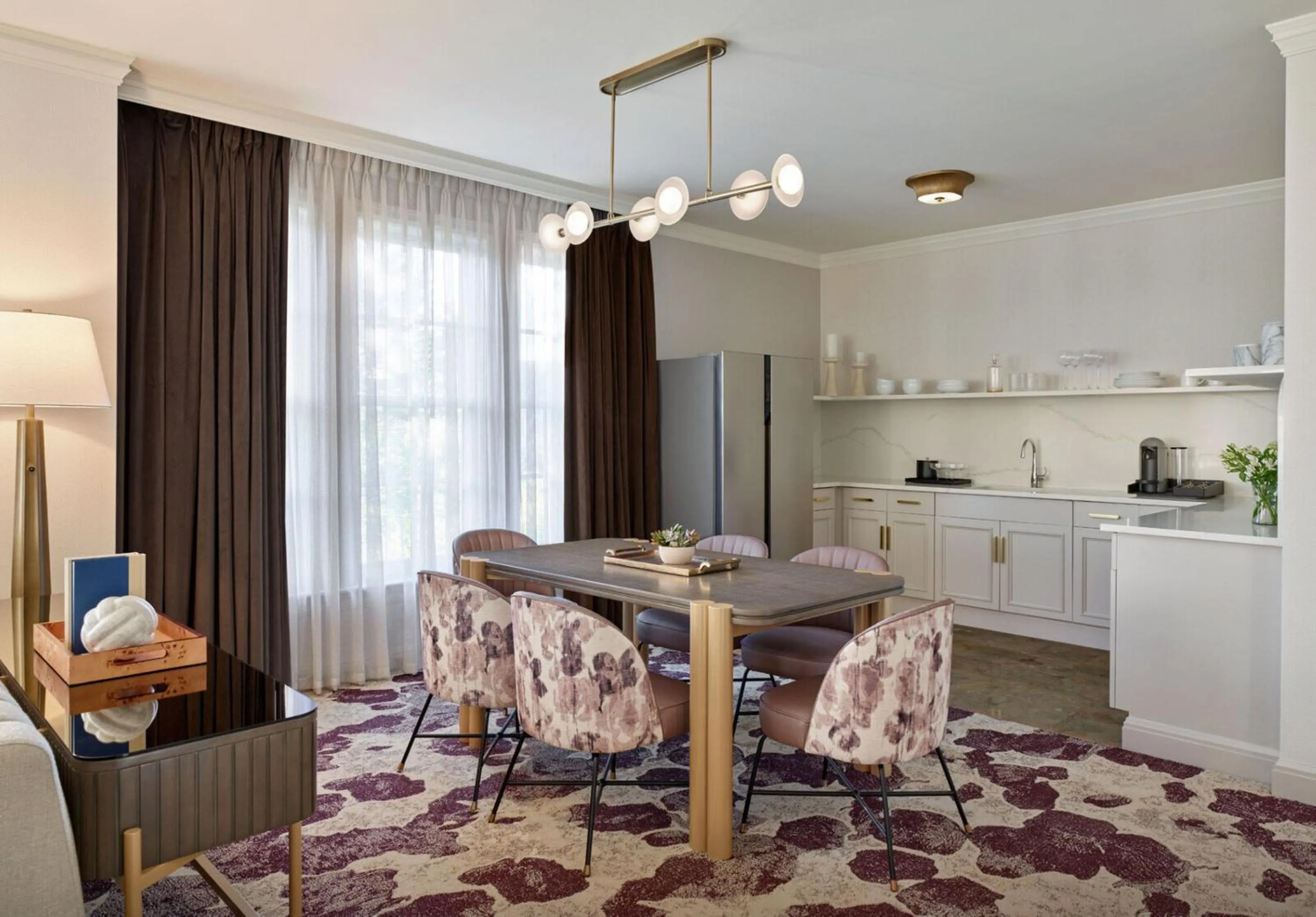 Kitchen or kitchenette in Royal Park Hotel