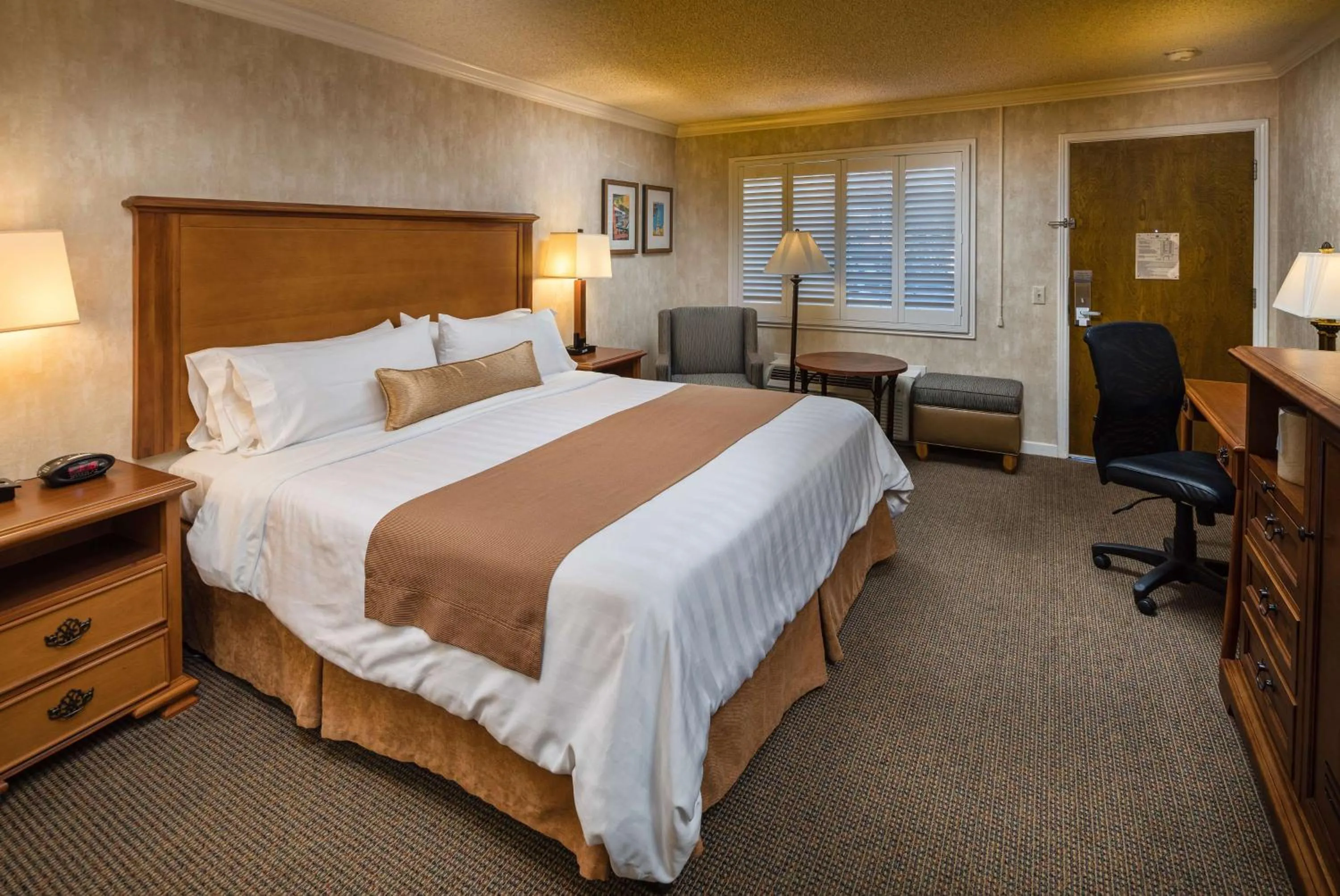 Photo of the whole room, Bed in SFO El Rancho Inn SureStay Collection by Best Western