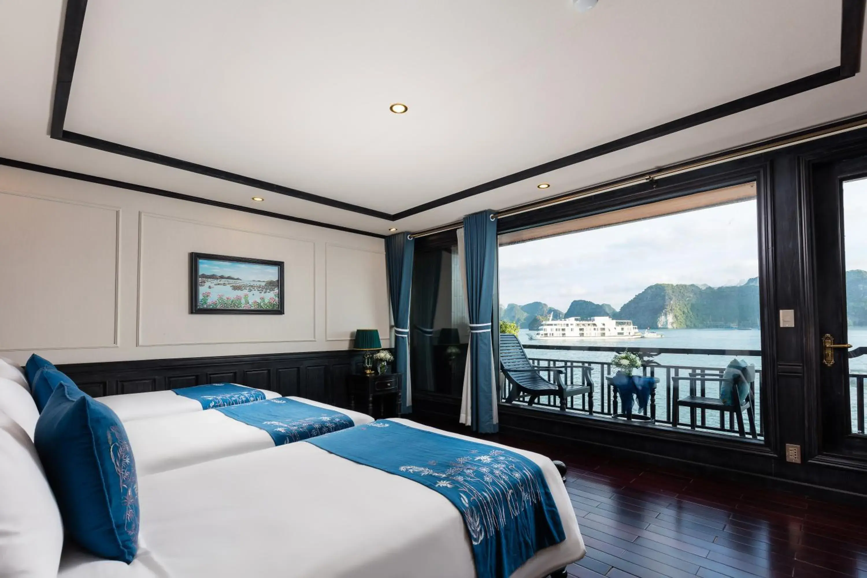 Lan Ha Trio Suite with Private Balcony - 2 Days 1 Night in La Regina Grand Cruise Lan Ha Trio Suite with Private Balcony - 2 Days 1 Night in La Regina Grand Cruise