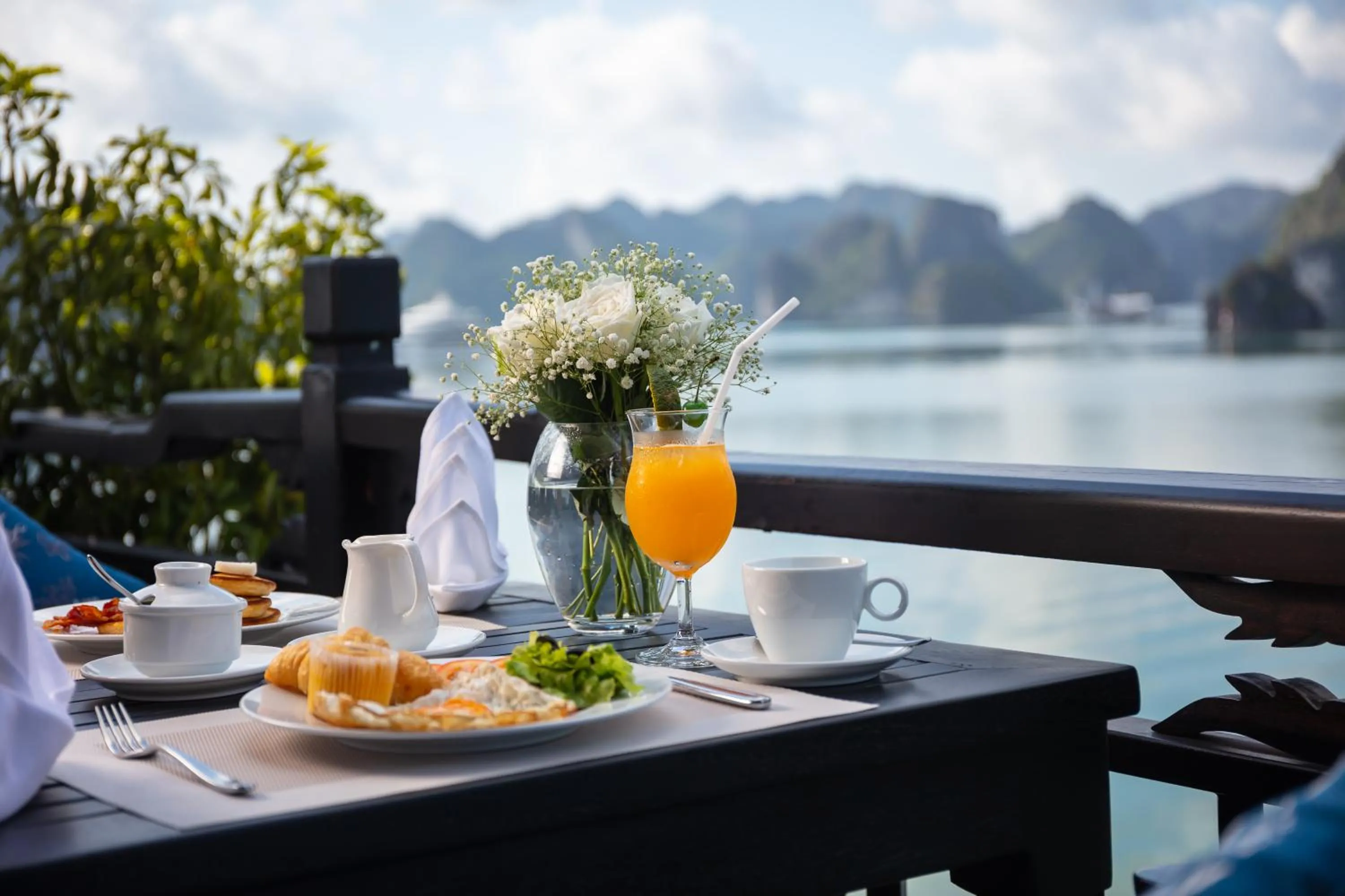 Restaurant/places to eat in La Regina Grand Cruise