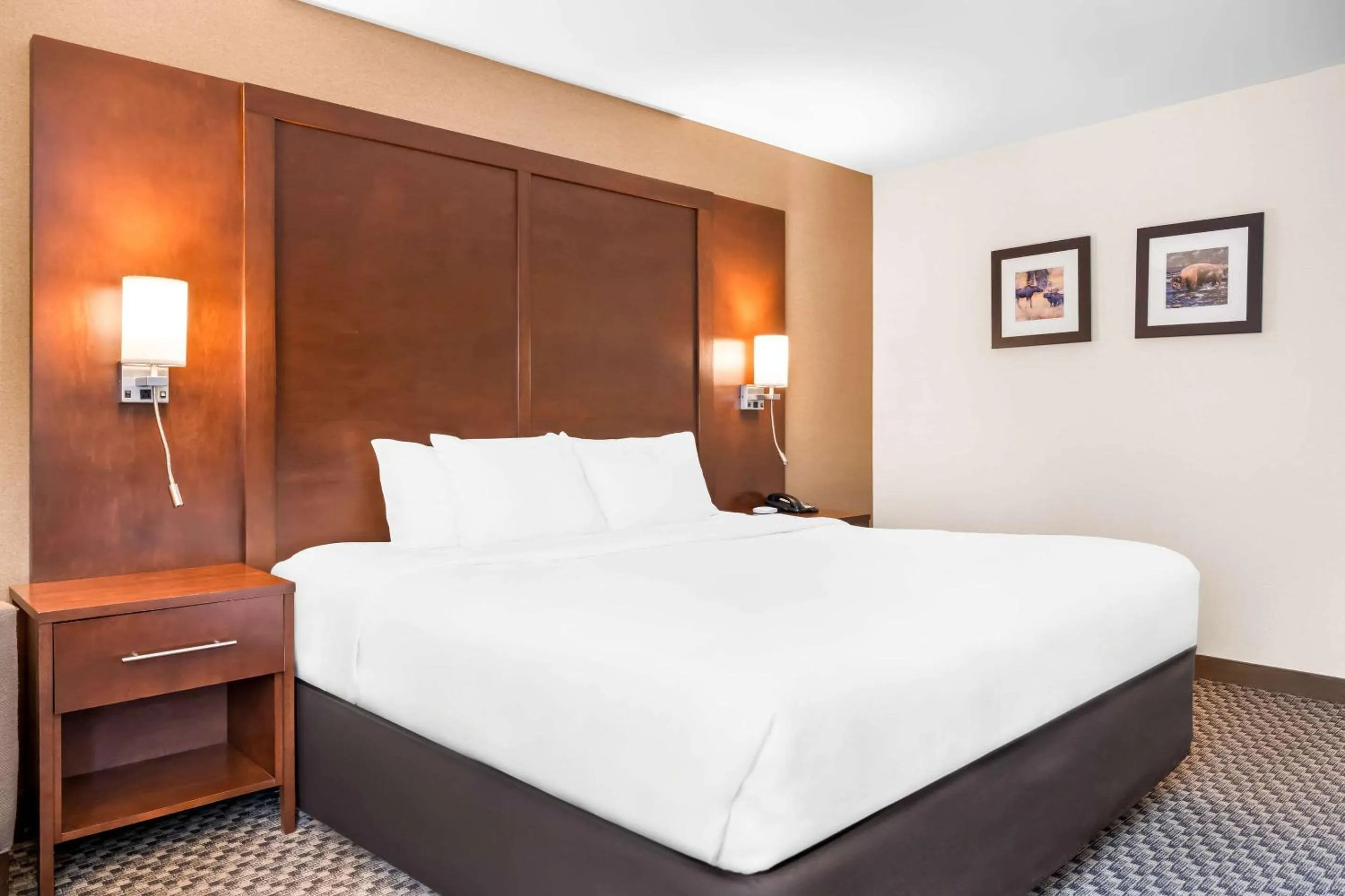 Bedroom, Bed in Comfort Inn at Buffalo Bill Village Resort