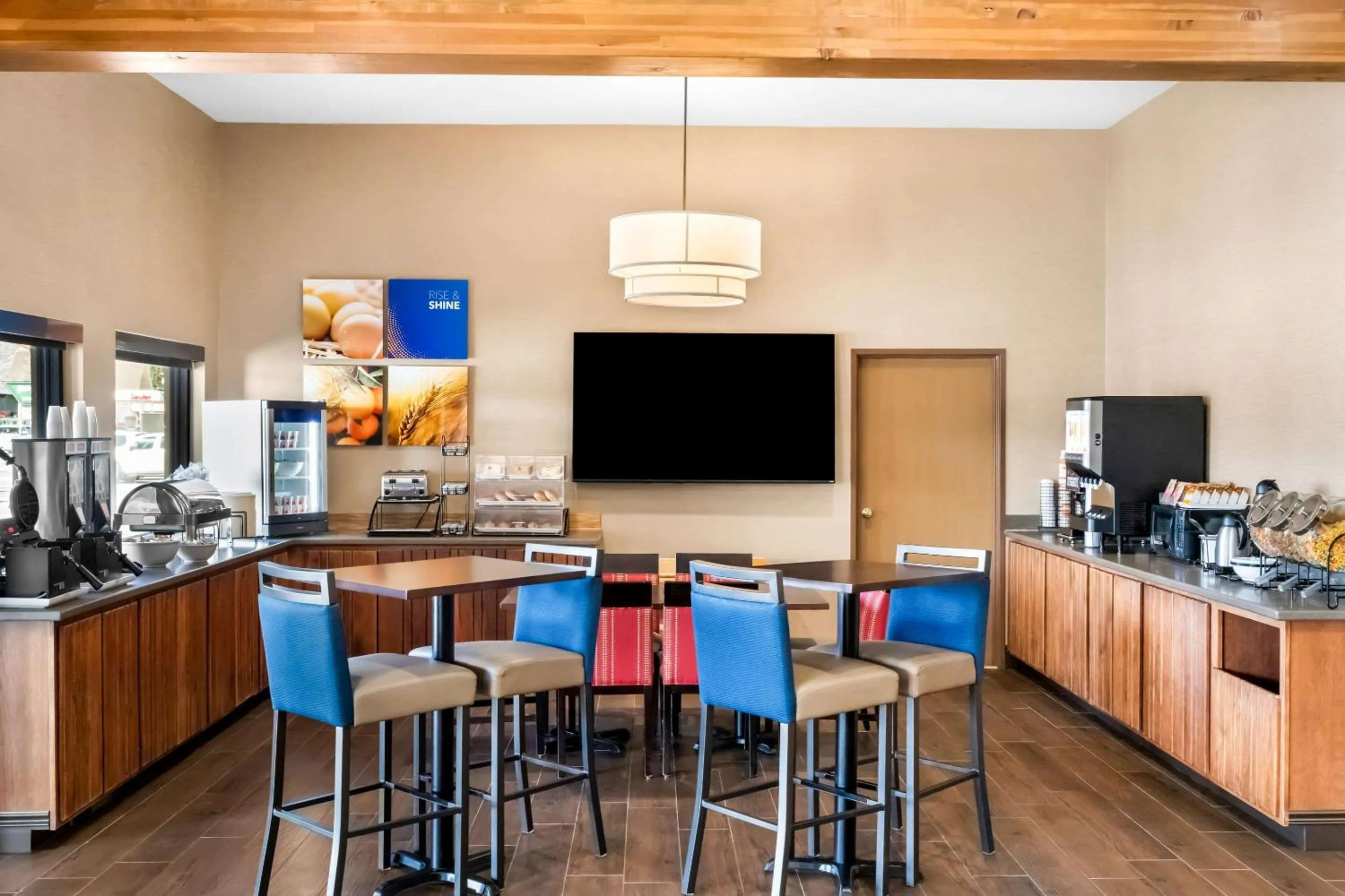 Breakfast in Comfort Inn at Buffalo Bill Village Resort