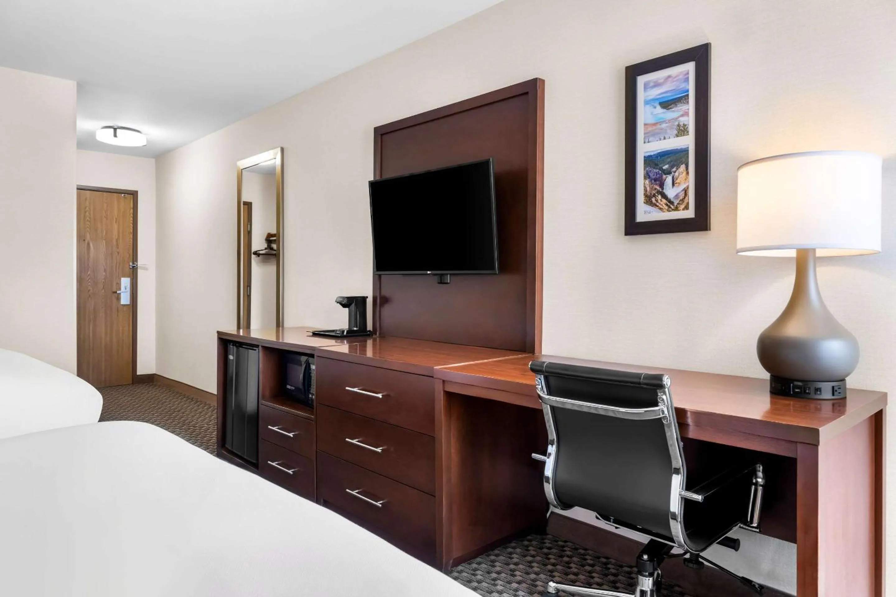 Bedroom, Bed in Comfort Inn at Buffalo Bill Village Resort