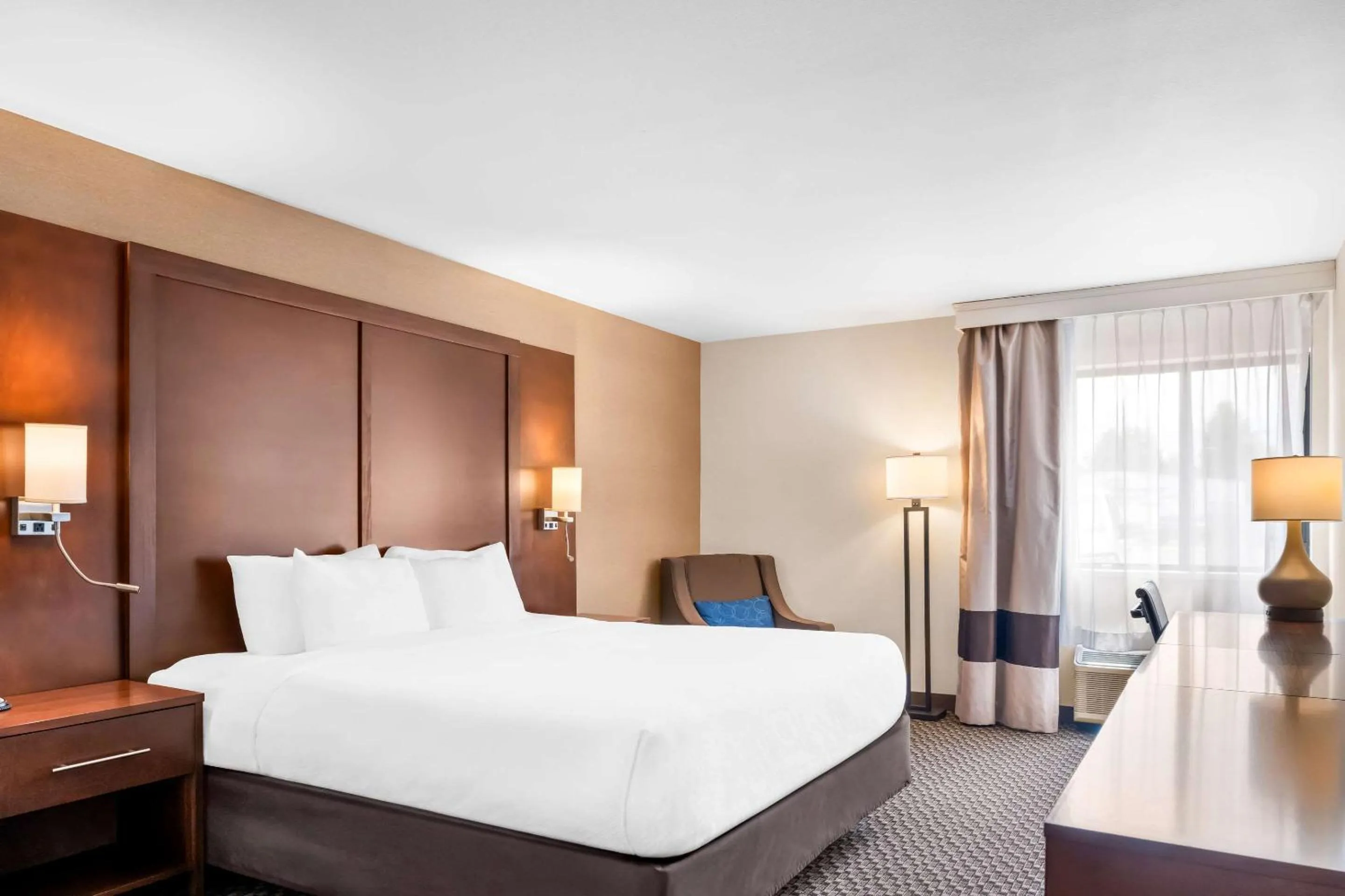 Bedroom, Bed in Comfort Inn at Buffalo Bill Village Resort