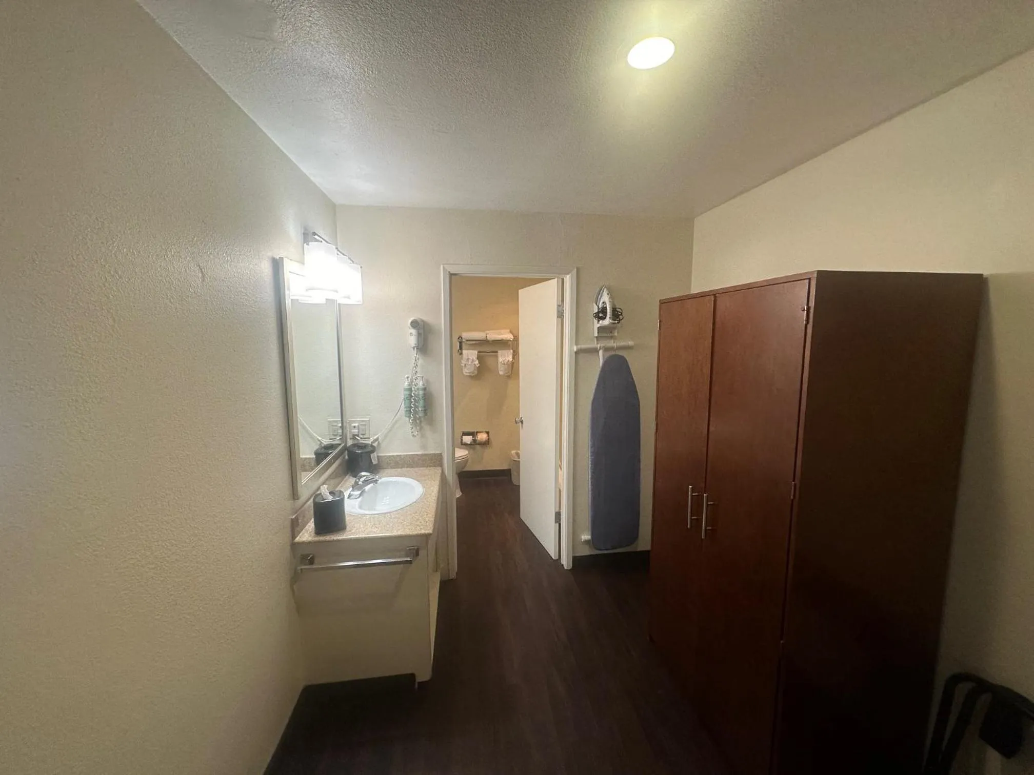 Bedroom in Best Western Heritage Inn