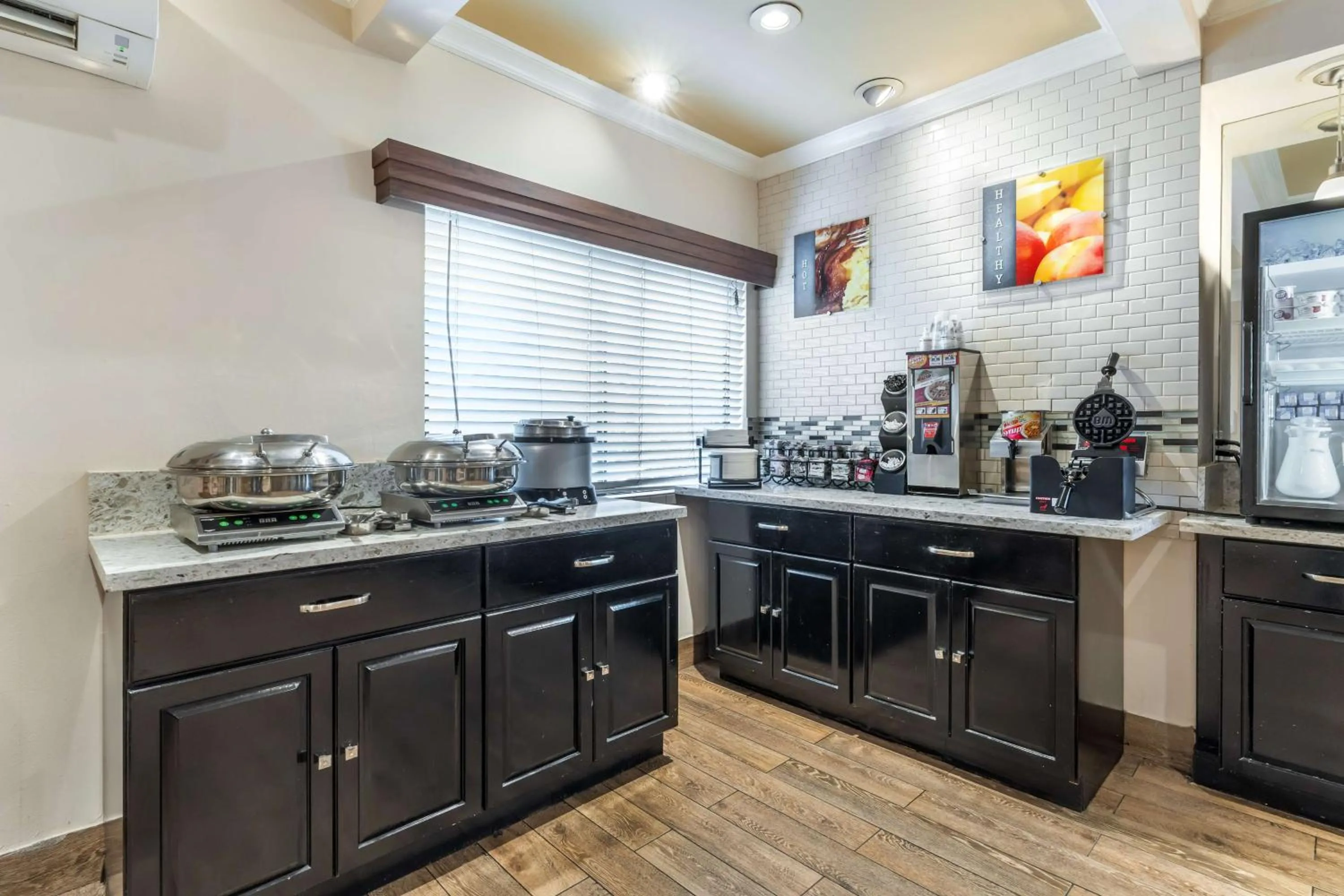 Breakfast in Best Western John Muir Inn