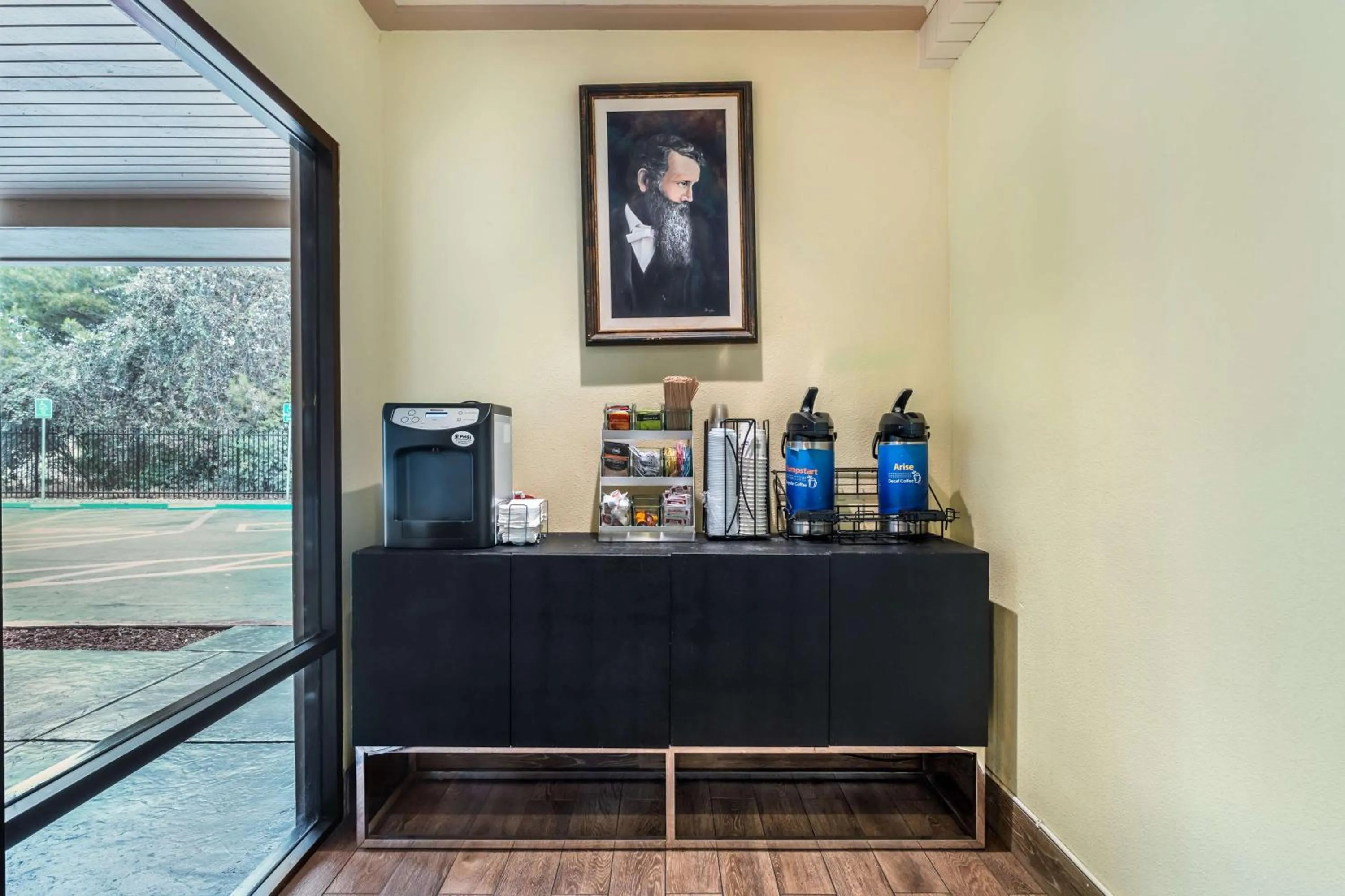Lobby or reception in Best Western John Muir Inn