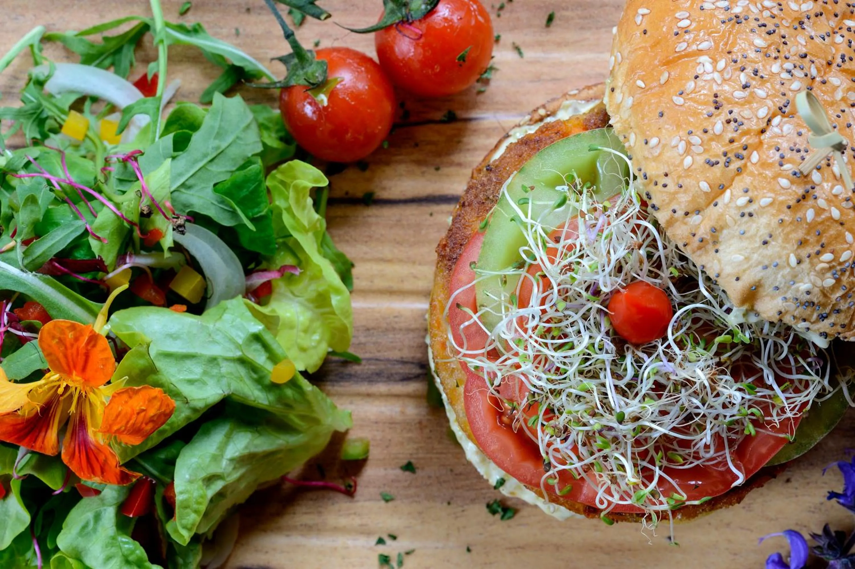 Meals in Logis Hôtel & Spa Les Autanes