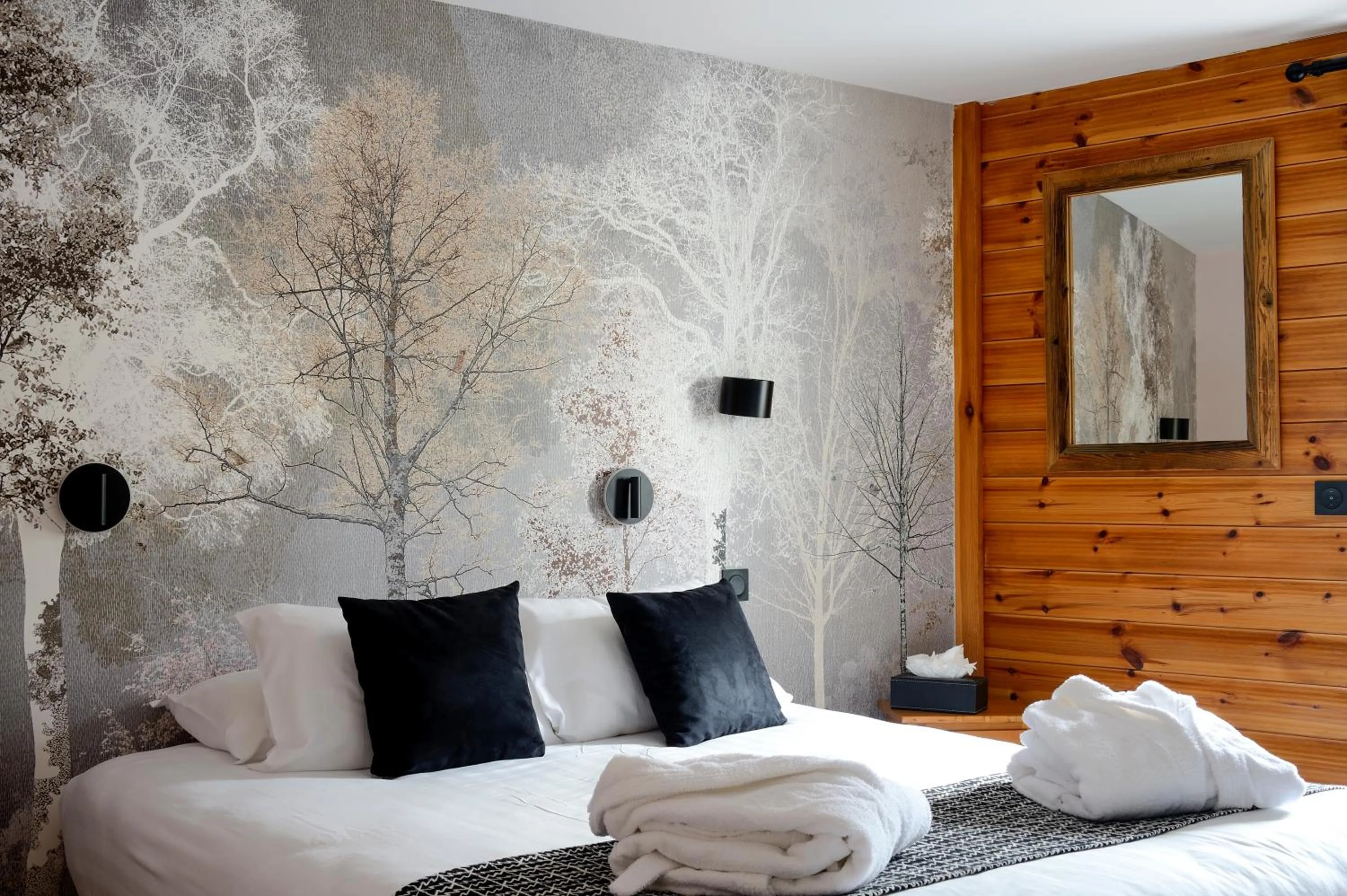 Bed in Logis Hôtel & Spa Les Autanes