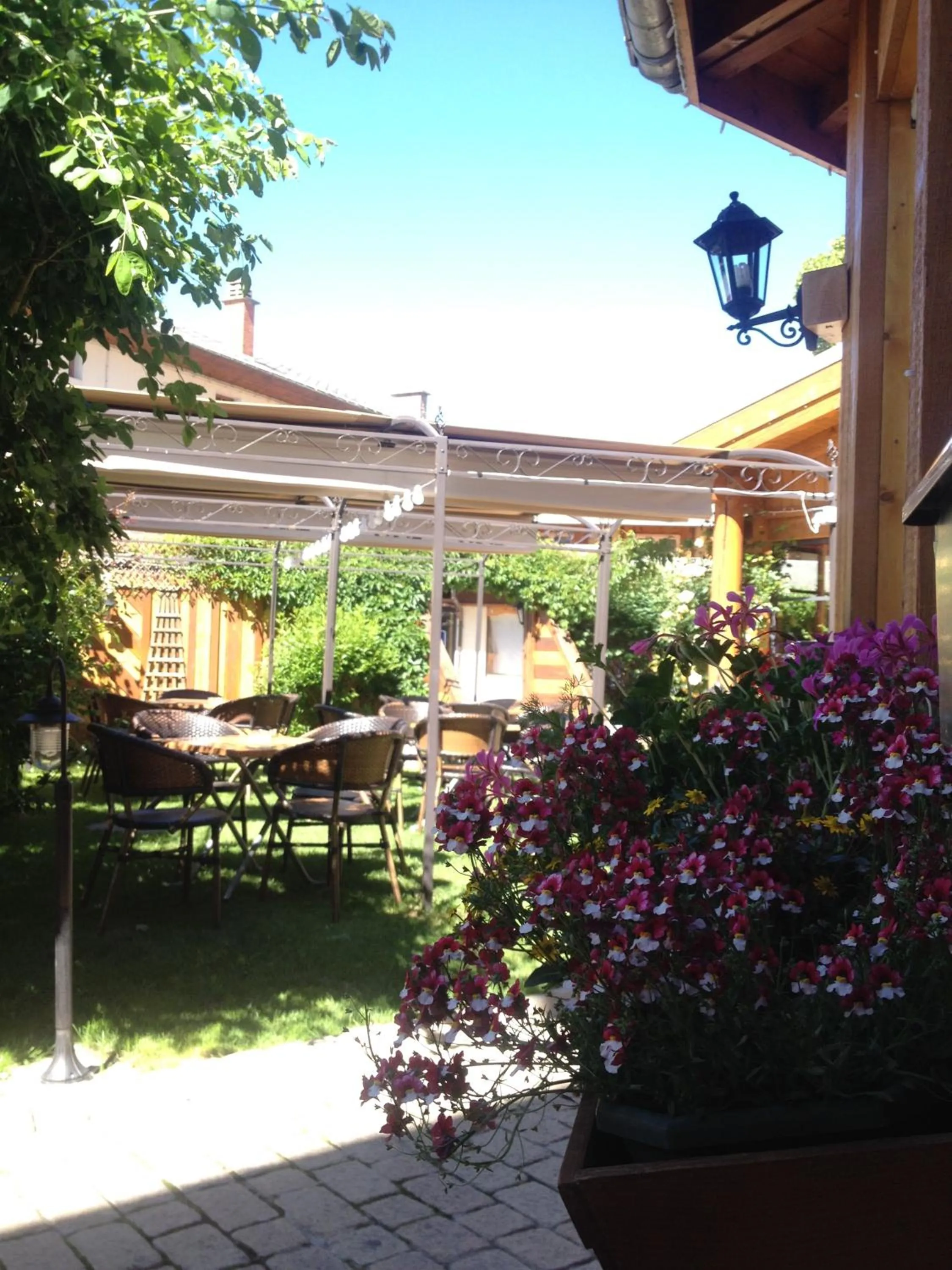 Patio in Logis Hôtel & Spa Les Autanes