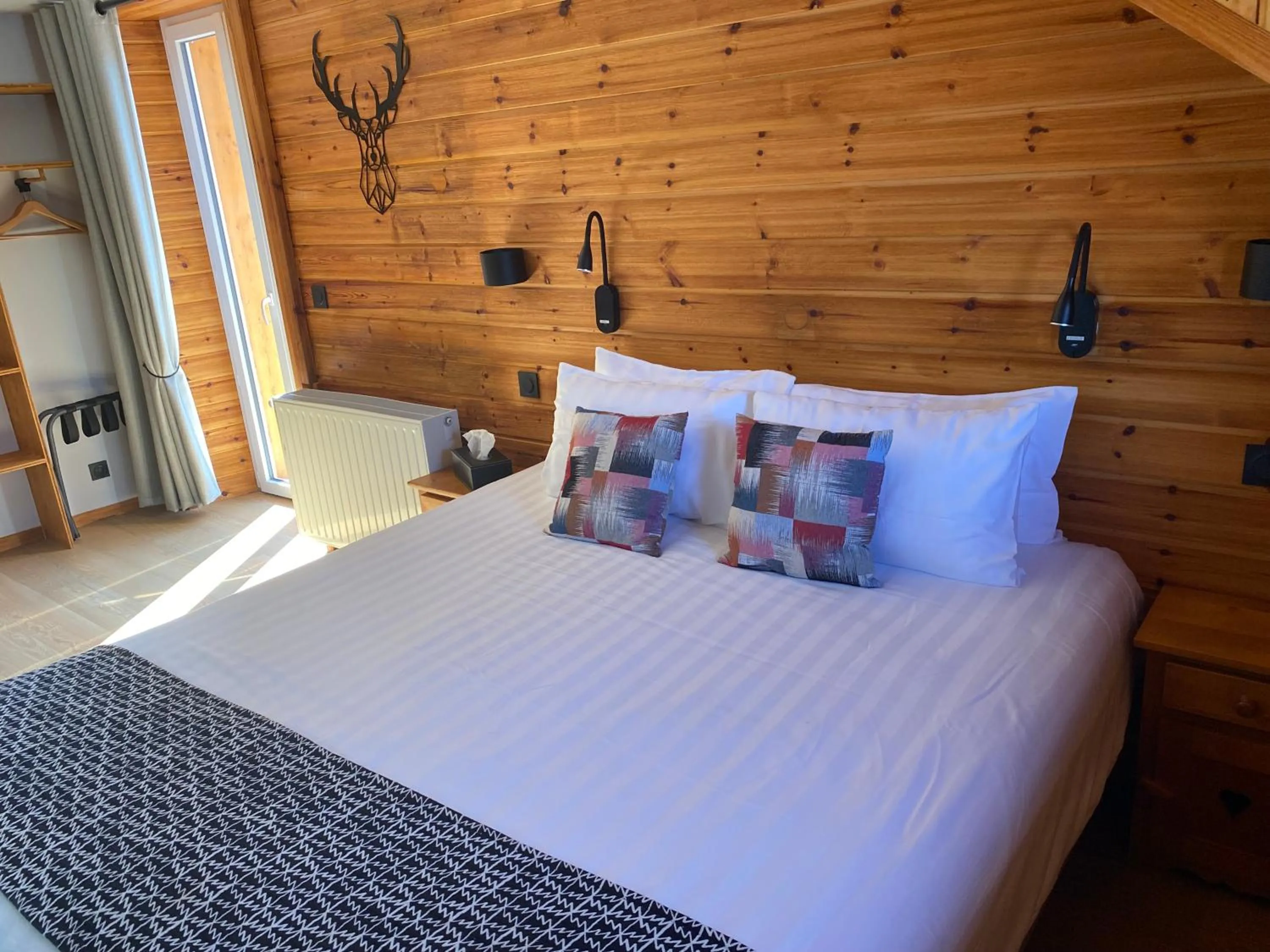 Bedroom, Bed in Logis Hôtel & Spa Les Autanes