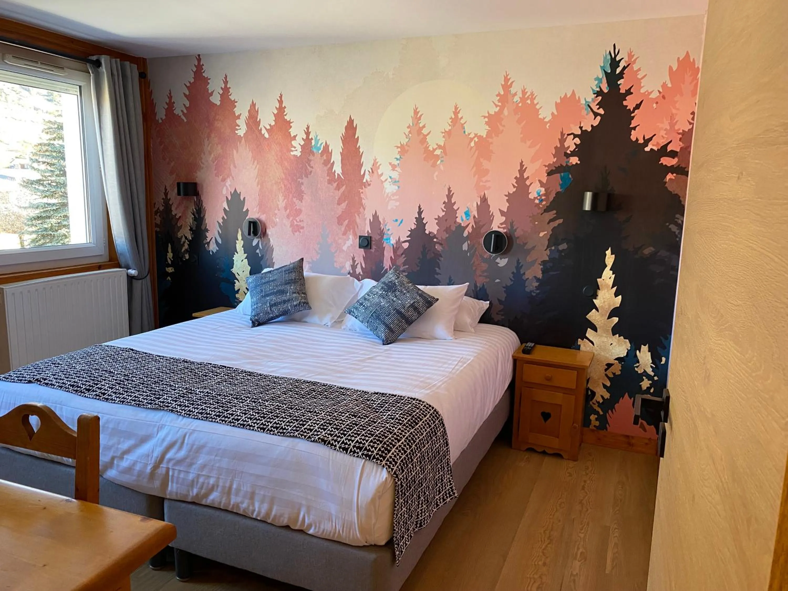 Bed in Logis Hôtel & Spa Les Autanes