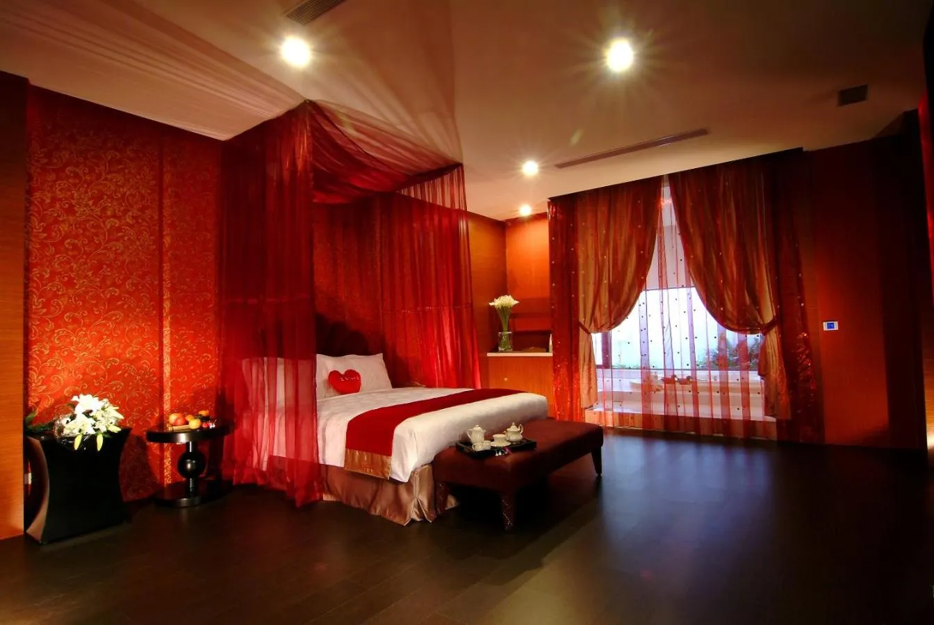 Photo of the whole room, Bed in Takao Love Motel