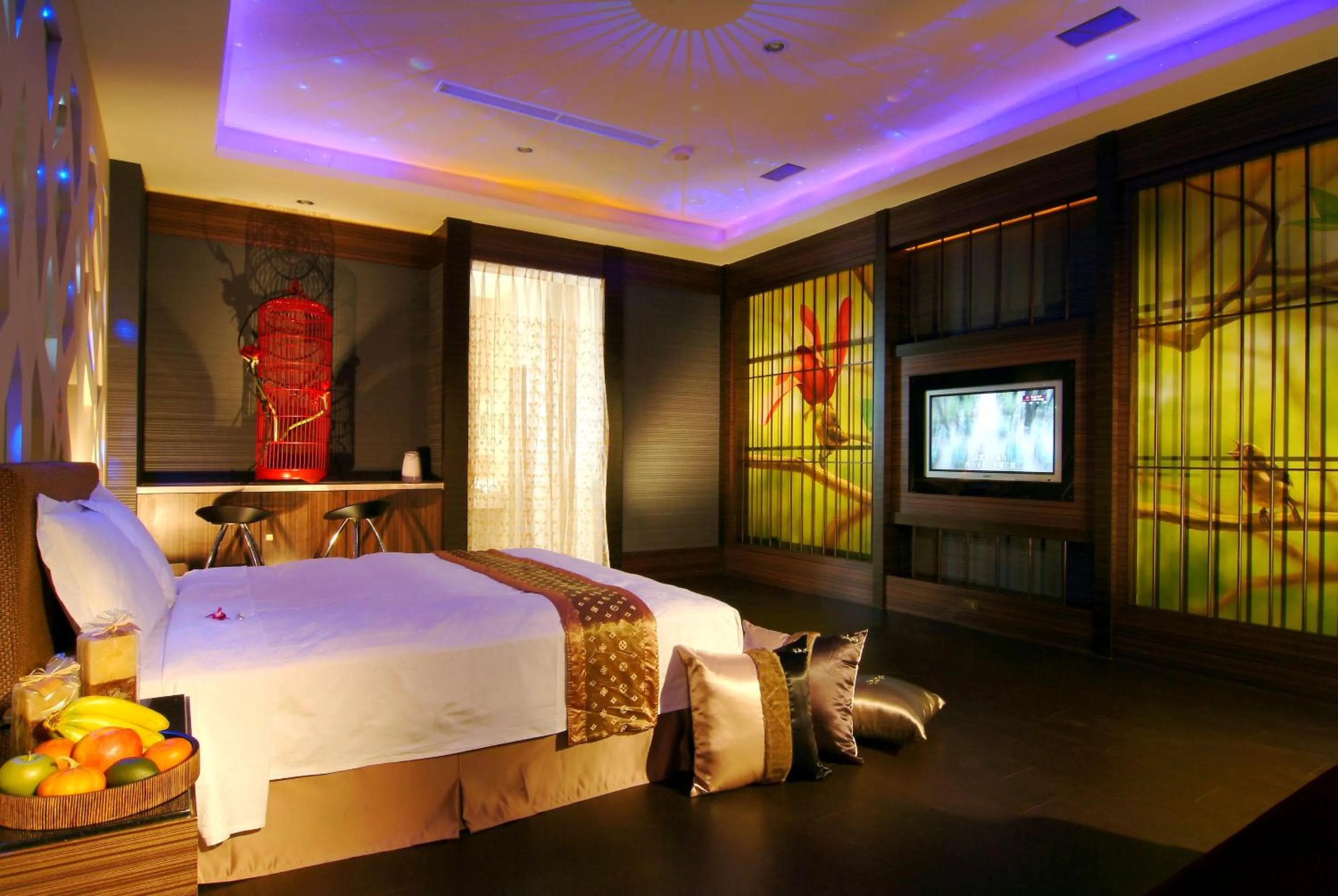 Photo of the whole room, Bed in Takao Love Motel