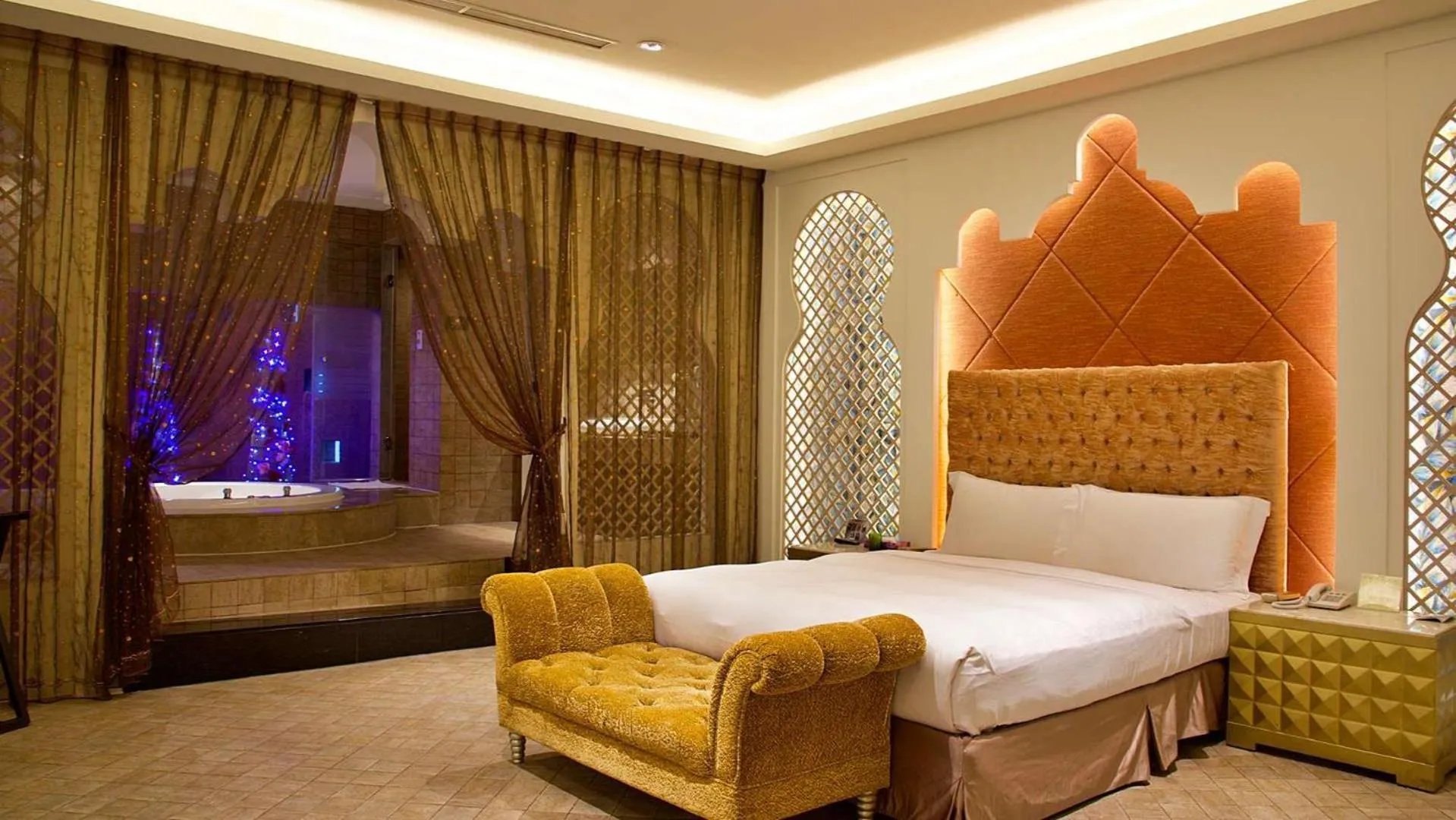 Photo of the whole room, Bed in Takao Love Motel