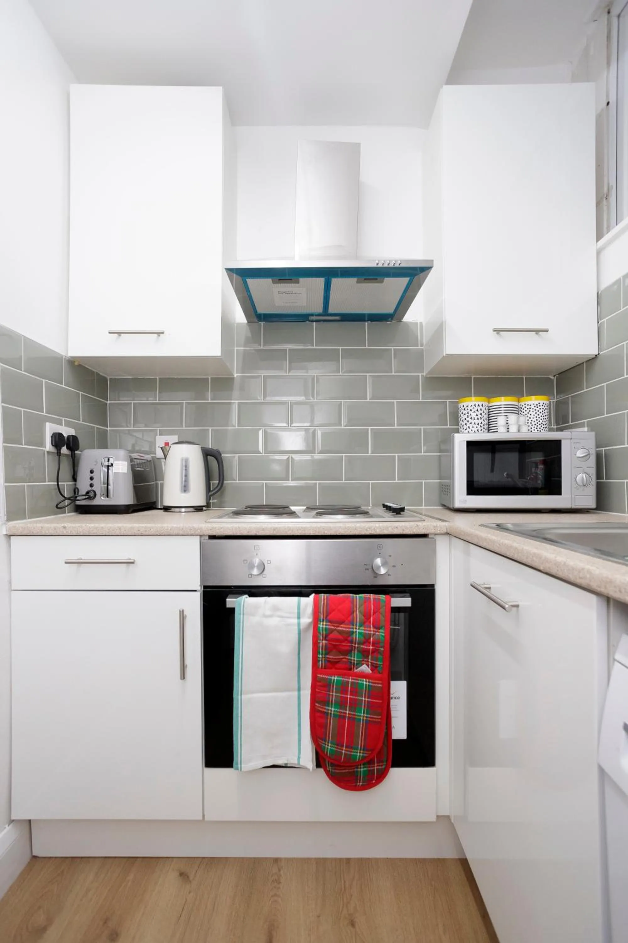 Kitchen or kitchenette in KIRKSTALL SERVICED APARTMENTS LEEDS