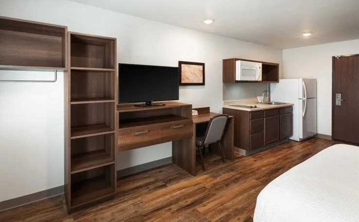 Bed in WoodSpring Suites Lackland near Sea World