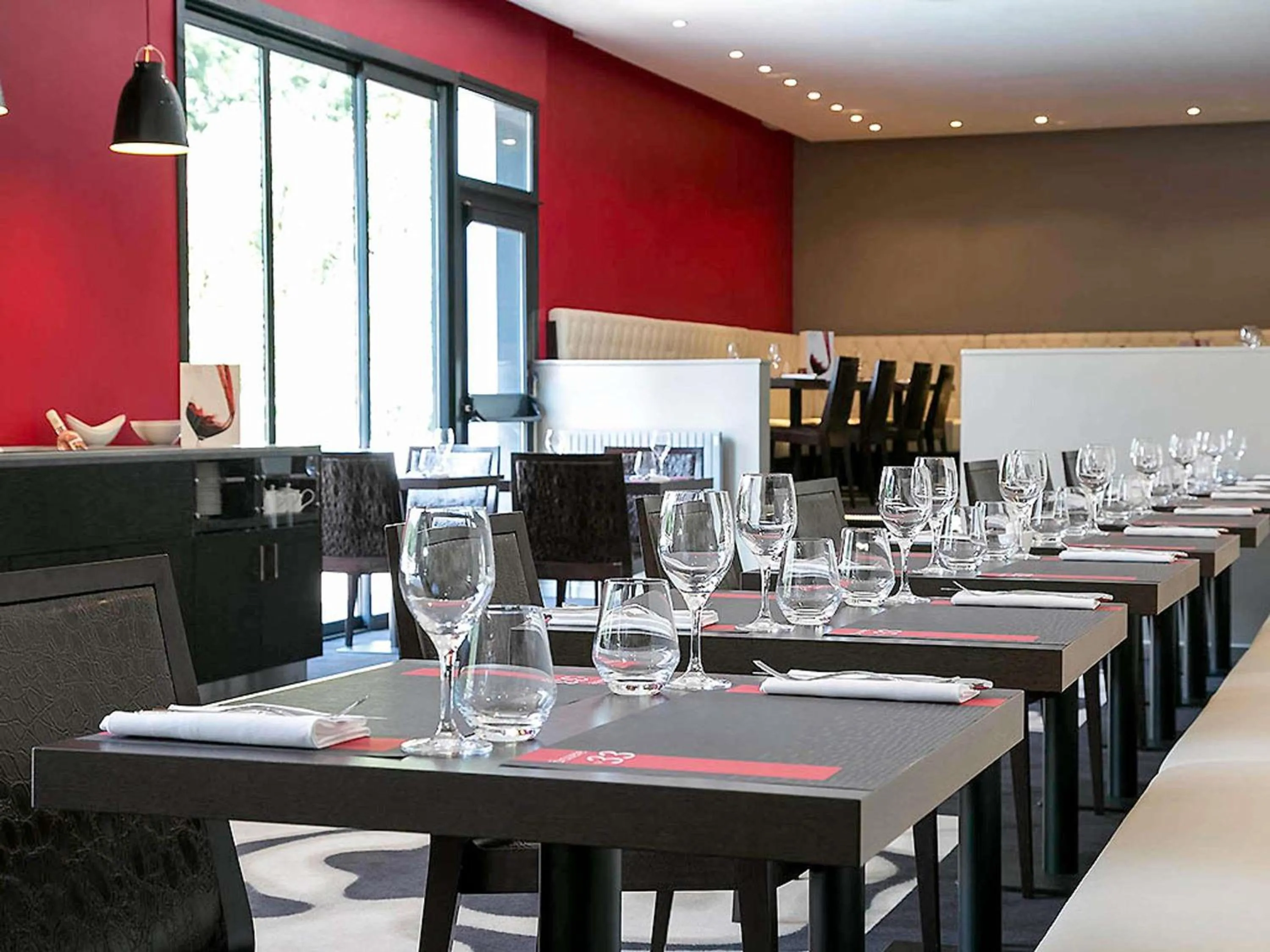 Property building in Mercure Bordeaux Lac