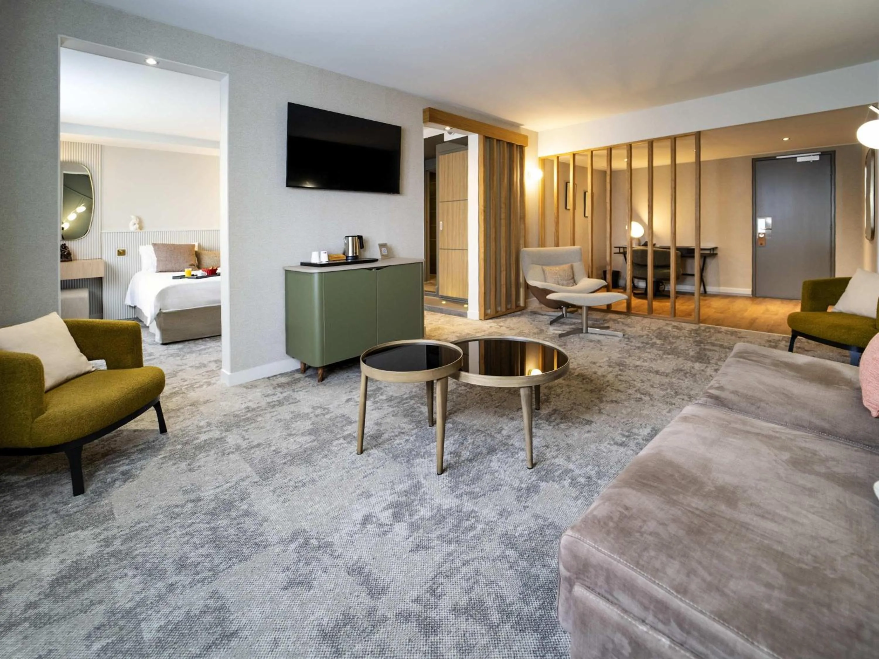 Bedroom, Bed in Mercure Bordeaux Lac