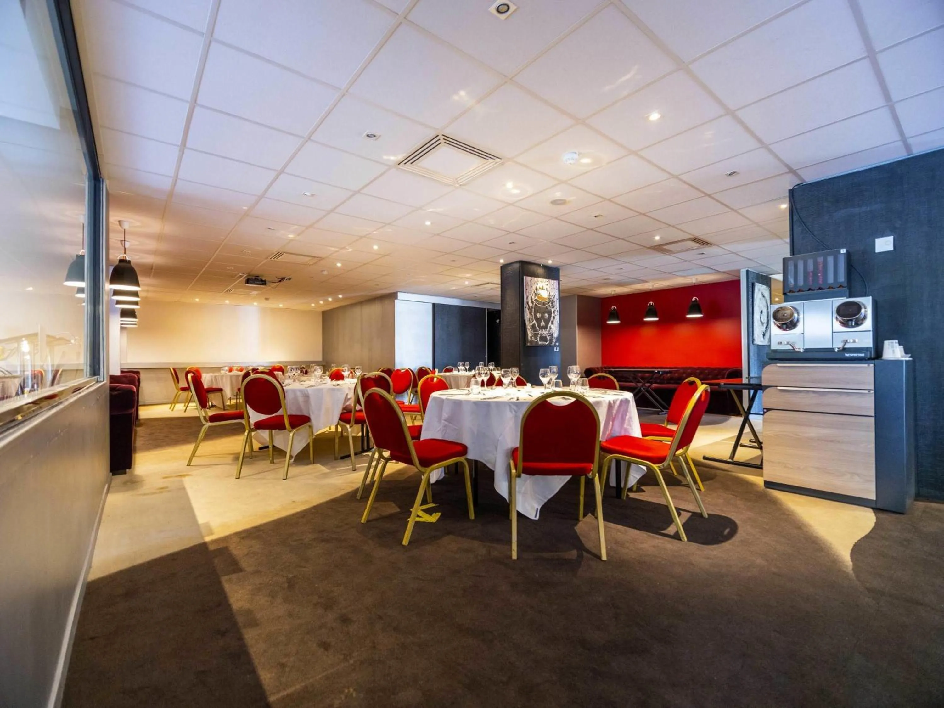 Restaurant/places to eat in Mercure Bordeaux Lac