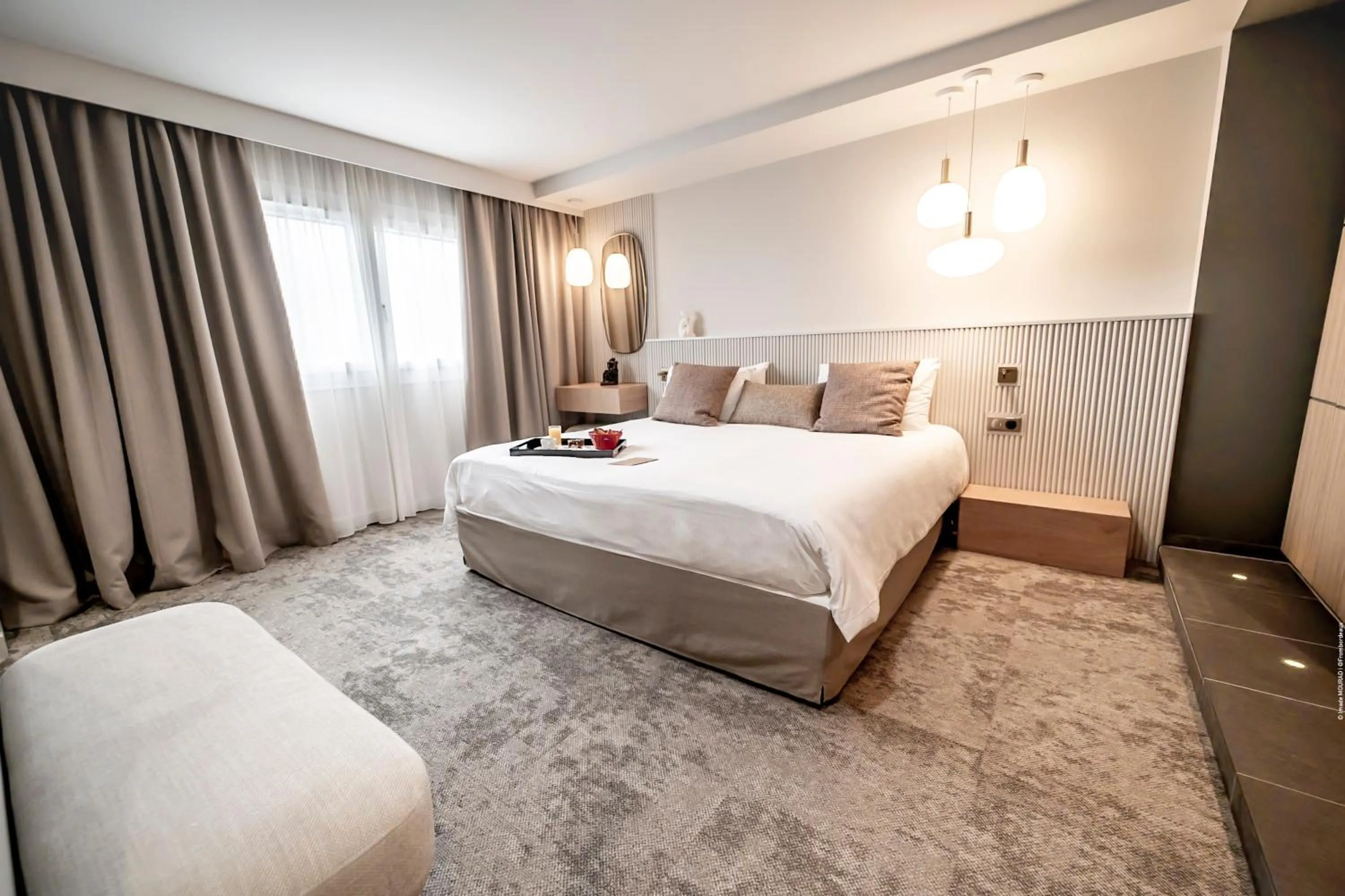 Photo of the whole room, Bed in Mercure Bordeaux Lac