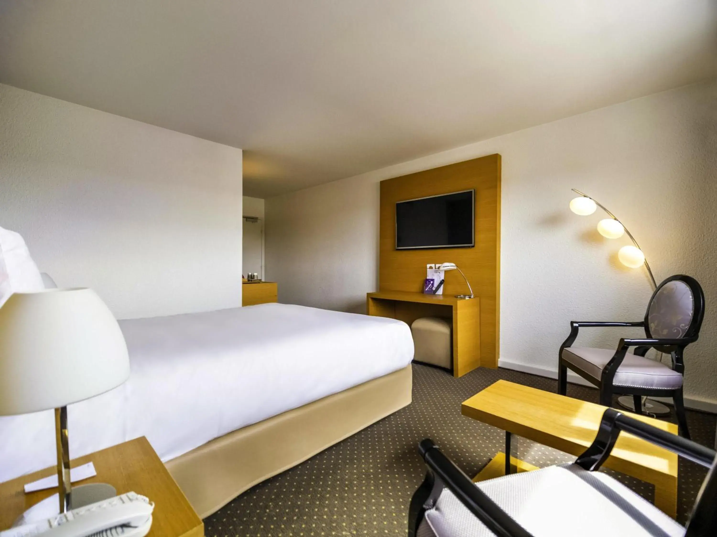 Standard Double Room in Mercure Bordeaux Lac Standard Double Room in Mercure Bordeaux Lac