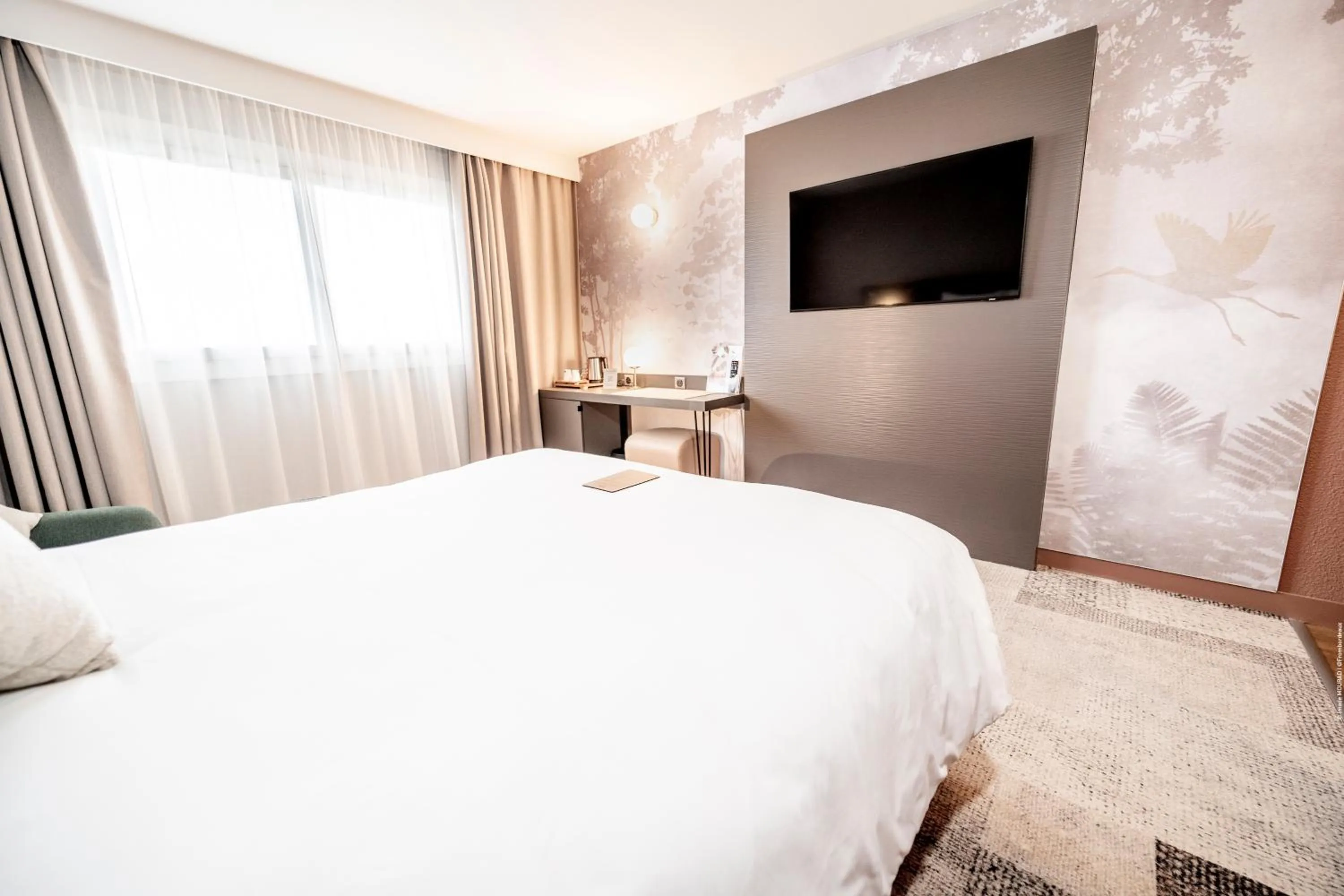 Bed in Mercure Bordeaux Lac