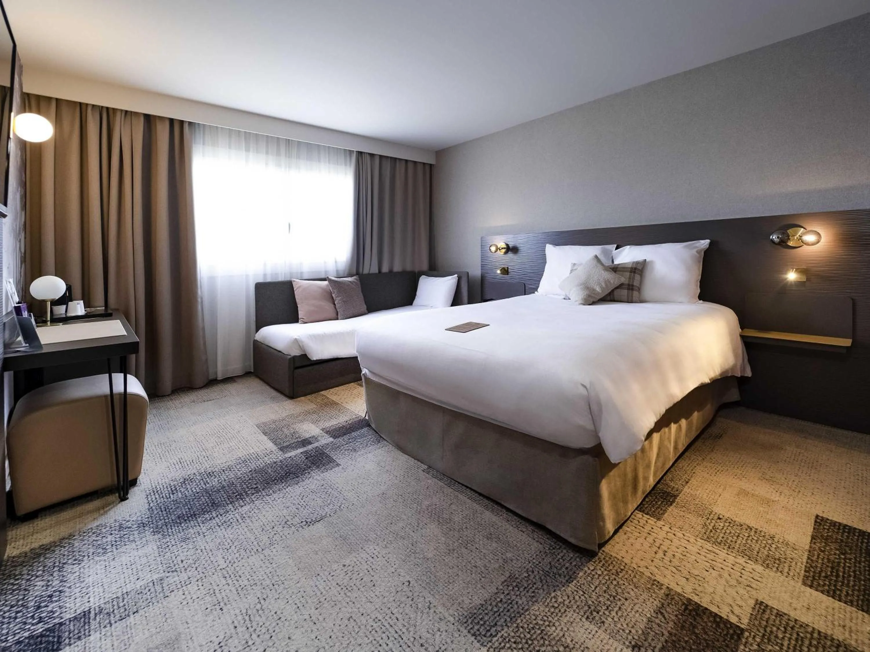 Other, Bed in Mercure Bordeaux Lac