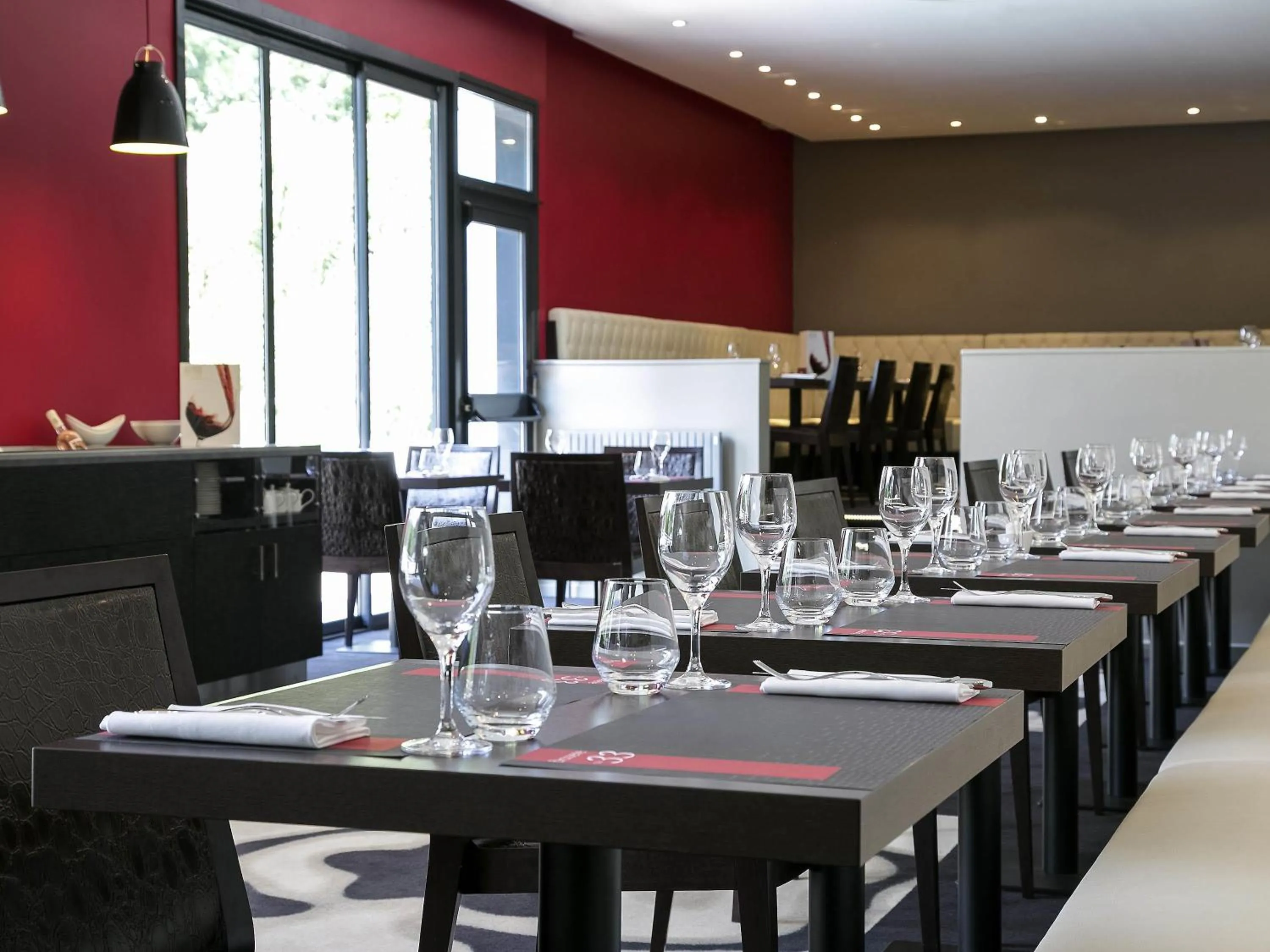 Restaurant/places to eat in Mercure Bordeaux Lac